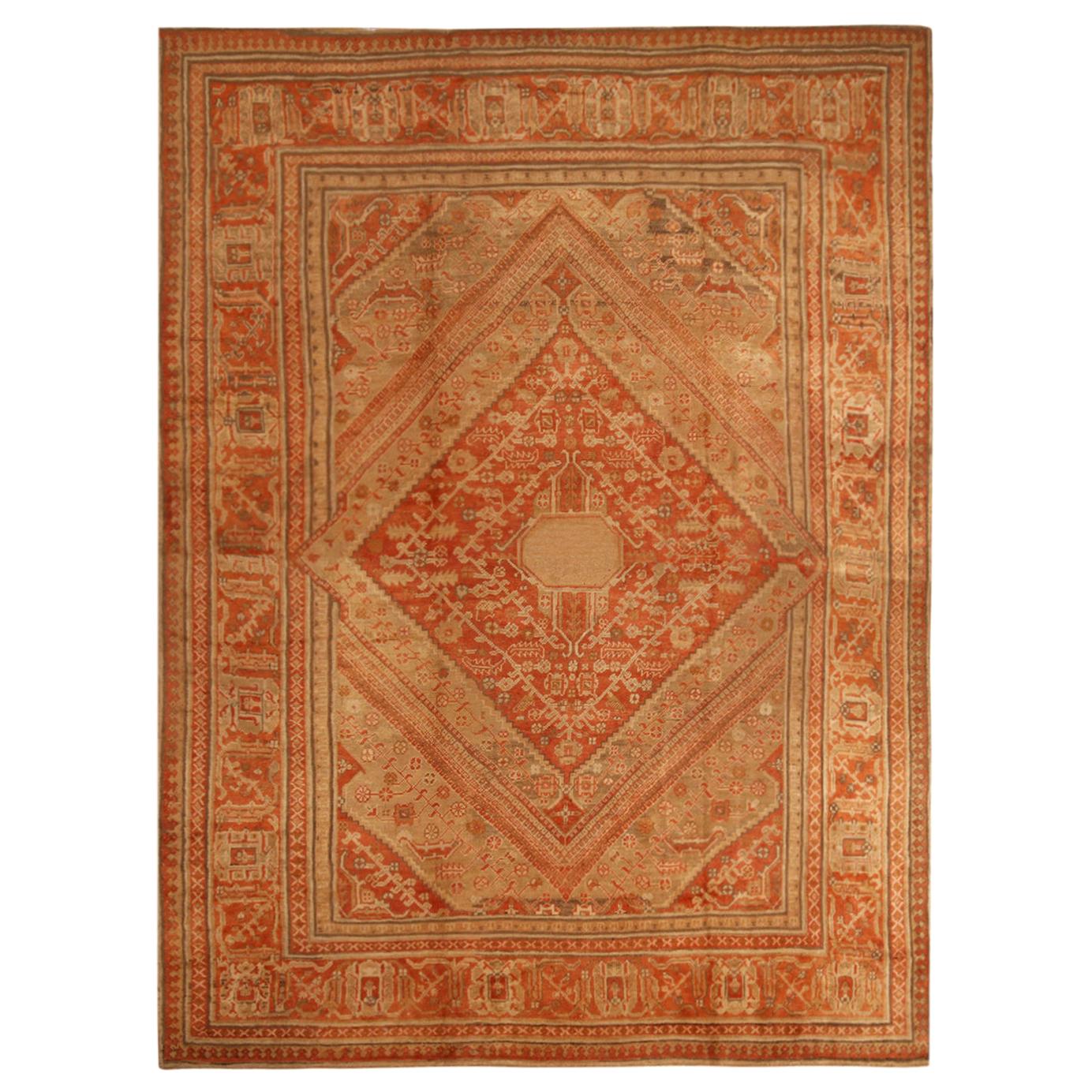 Tapis antique Oushak en brun et or avec motif de médaillon royal - Rug & Kilim