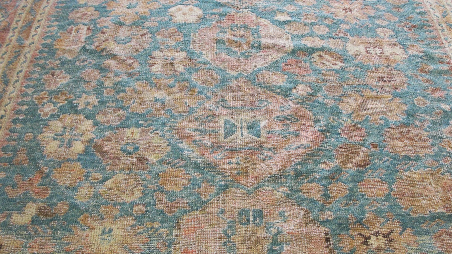 Antique Oushak Carpet In Excellent Condition In Evanston, IL