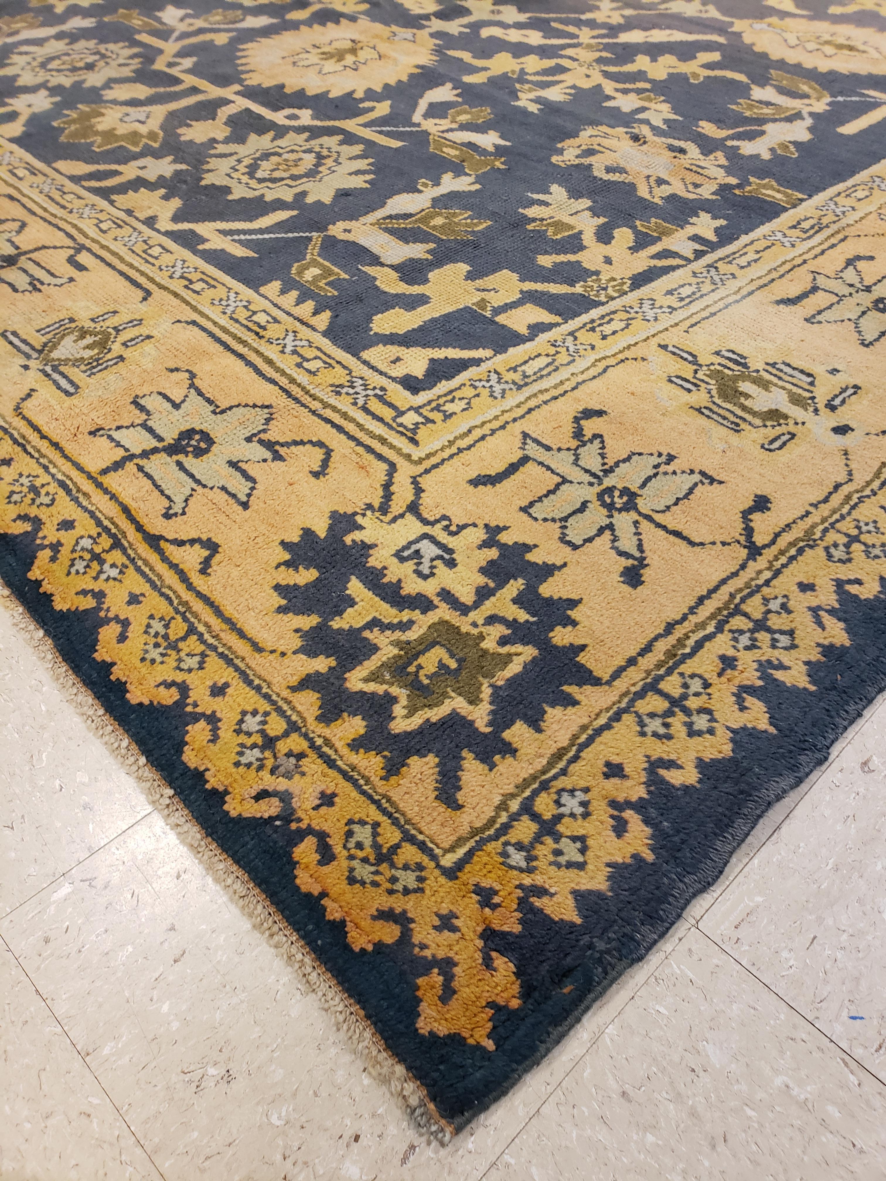 Antiker antiker Oushak-Teppich, handgefertigter orientalischer Teppich aus der Türkei, Pfirsich, Blau, Elfenbein (Handgeknüpft) im Angebot