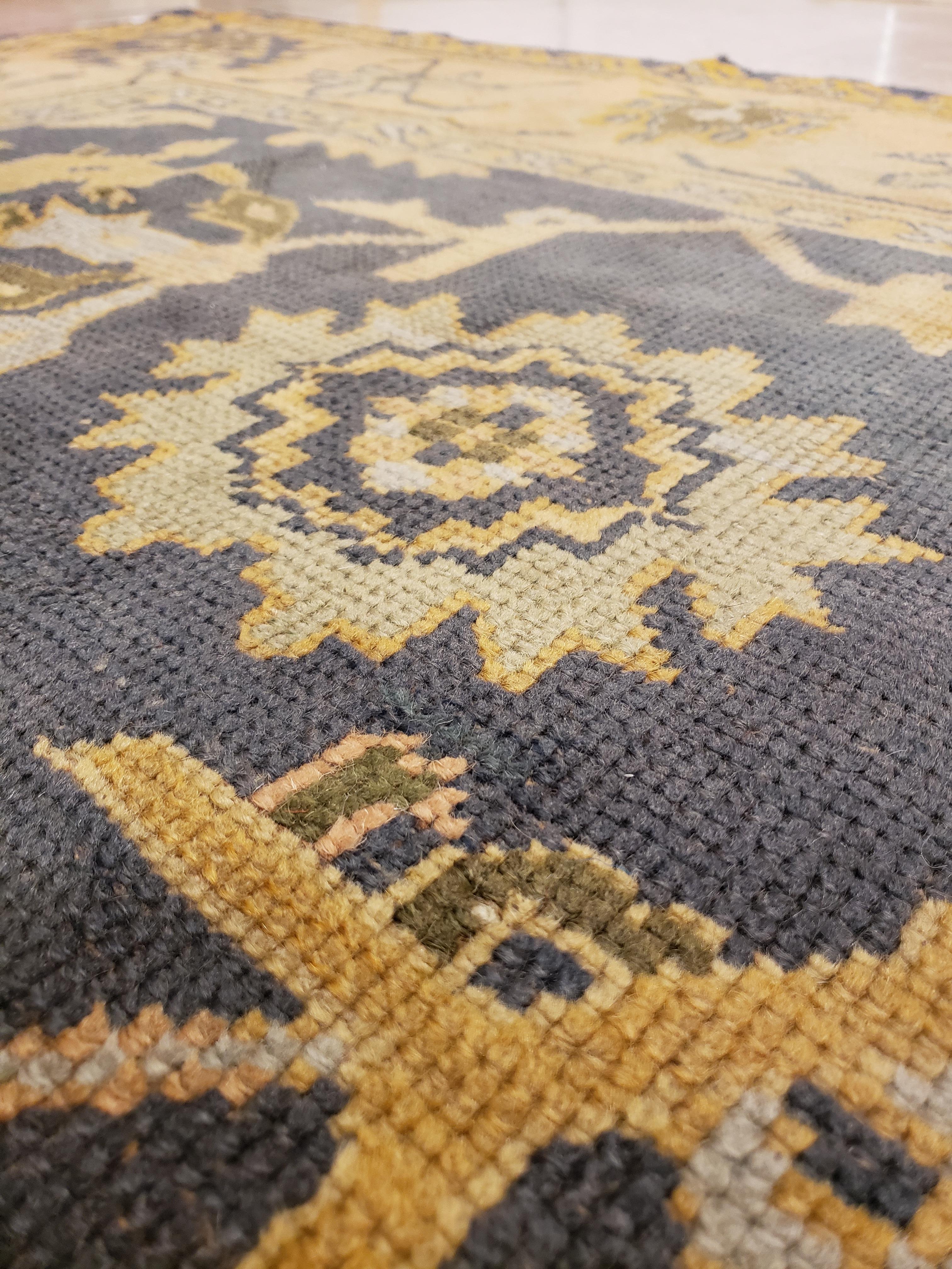 Antiker antiker Oushak-Teppich, handgefertigter orientalischer Teppich aus der Türkei, Pfirsich, Blau, Elfenbein (20. Jahrhundert) im Angebot