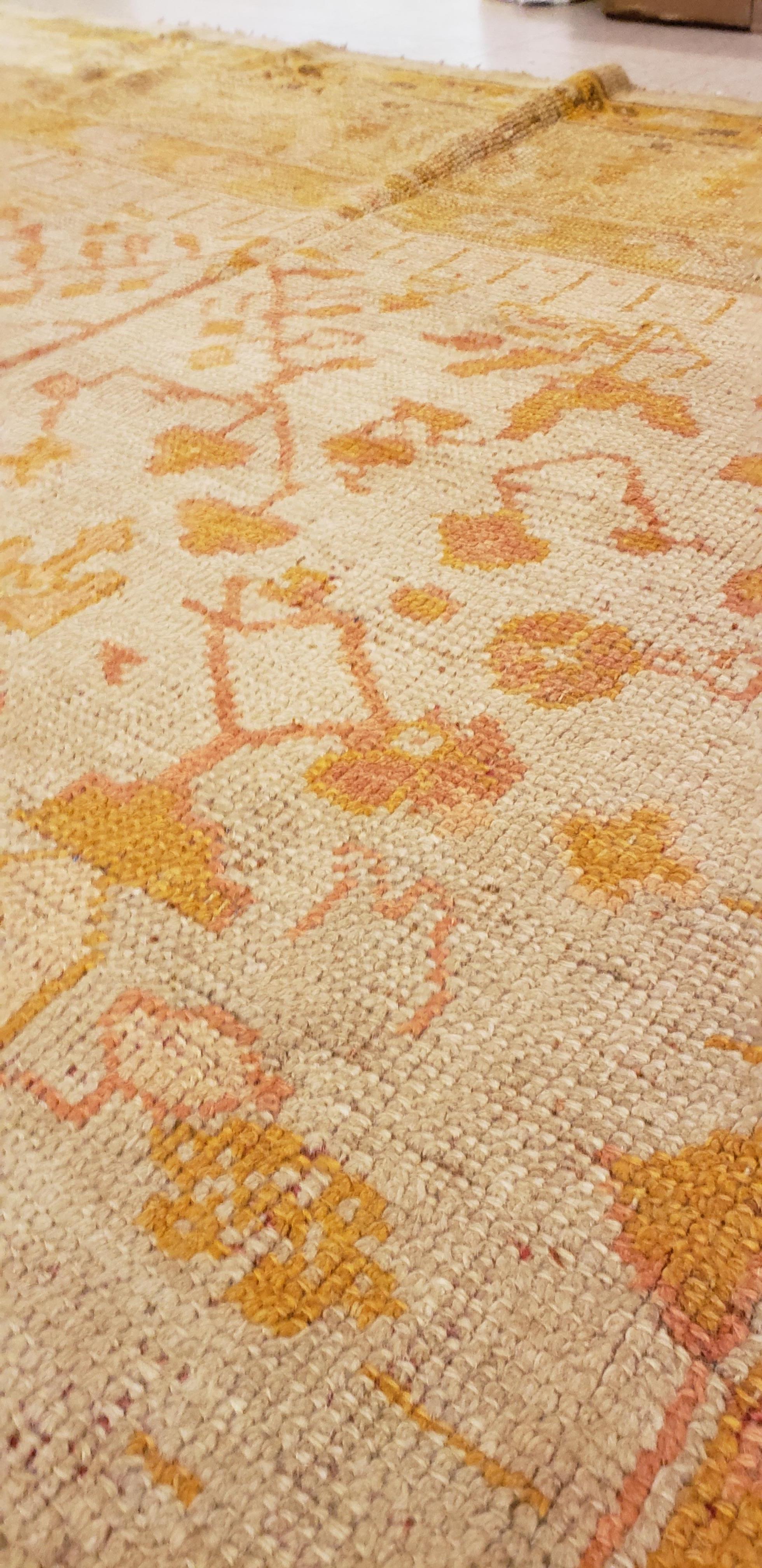 Antiker Oushak-Teppich, handgefertigter orientalischer Teppich, blassblau-grün, gelb, Korallenteppich im Angebot 4