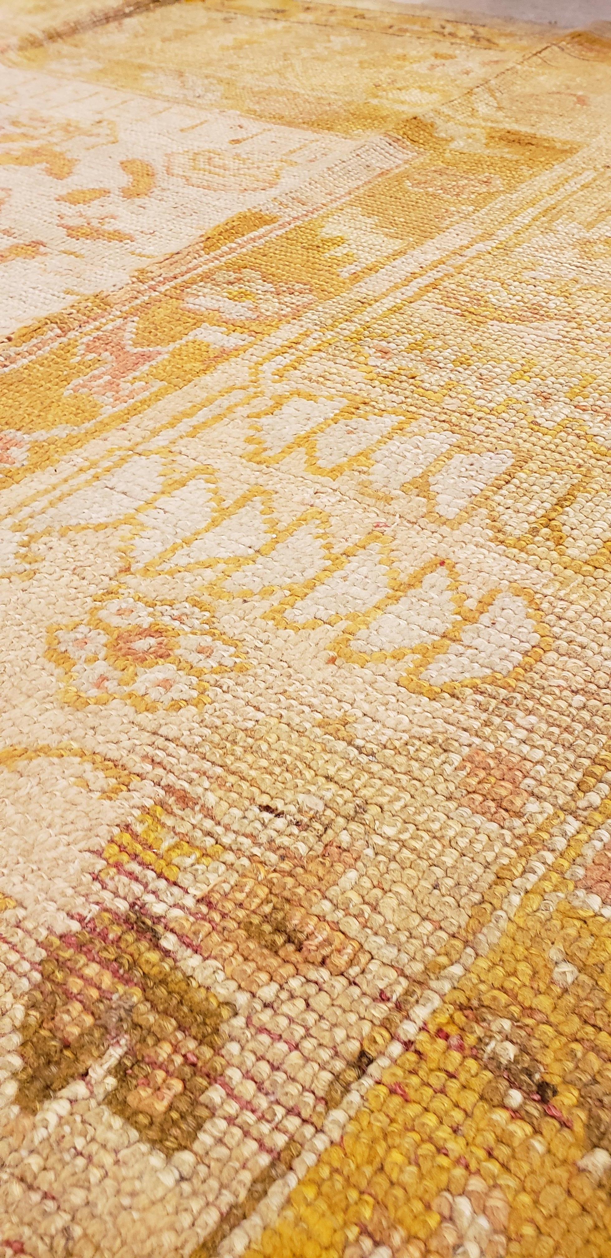 Tapis d'Oushak ancien, tapis oriental fait à la main, bleu pâle, jaune, corail en vente 5