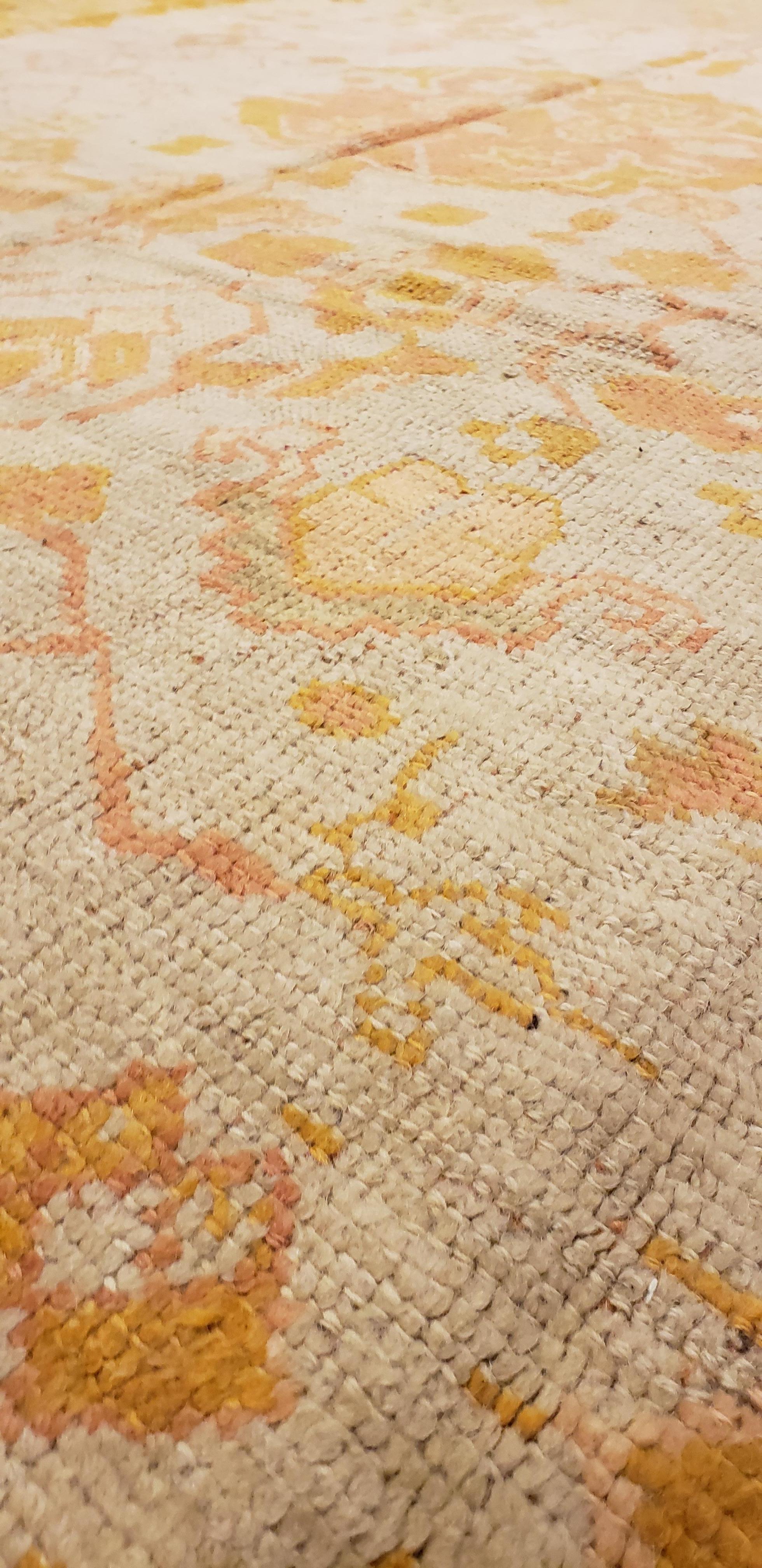 Tapis d'Oushak ancien, tapis oriental fait à la main, bleu pâle, jaune, corail en vente 7