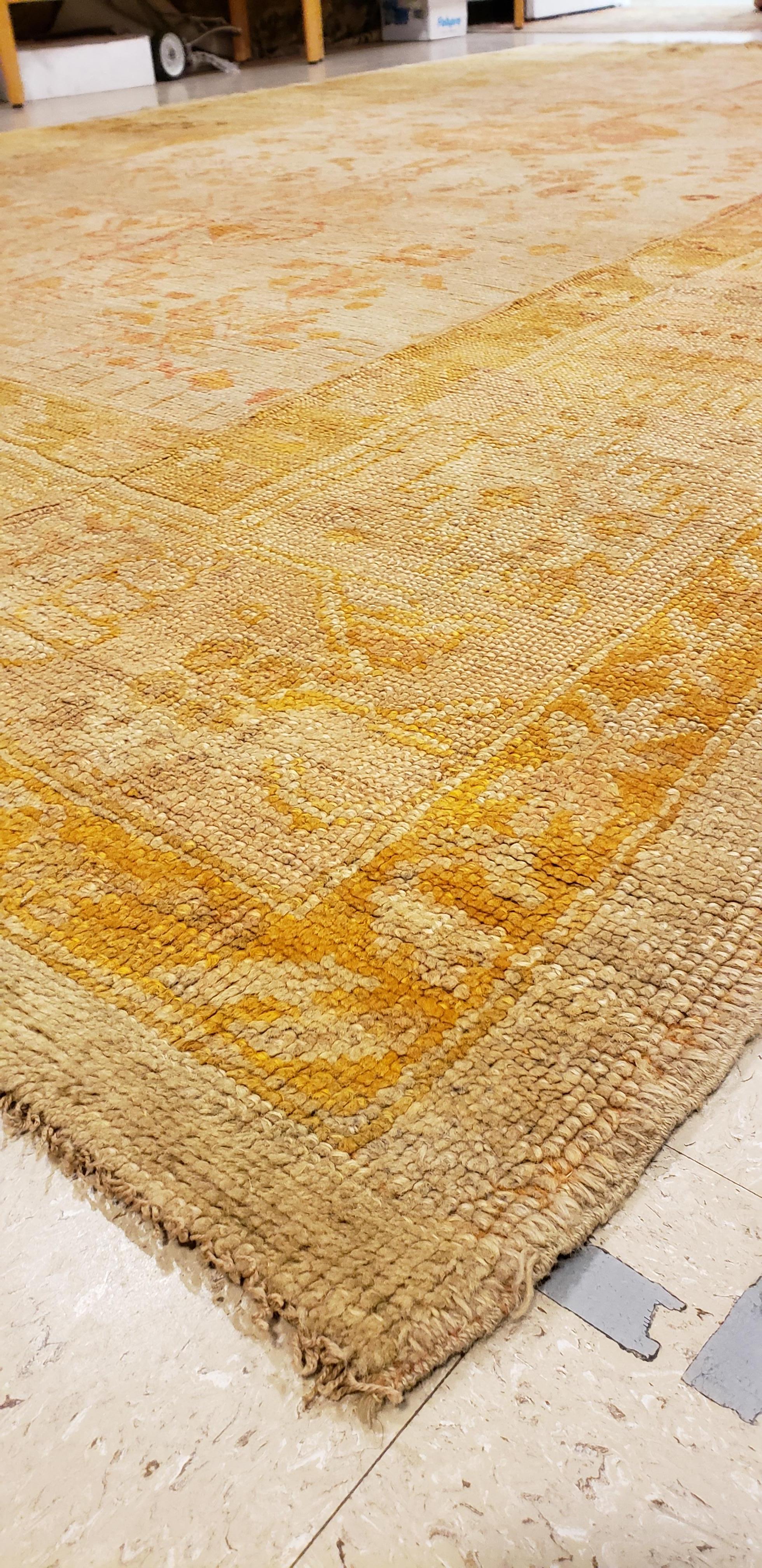 Antiker Oushak-Teppich, handgefertigter orientalischer Teppich, blassblau-grün, gelb, Korallenteppich (19. Jahrhundert) im Angebot