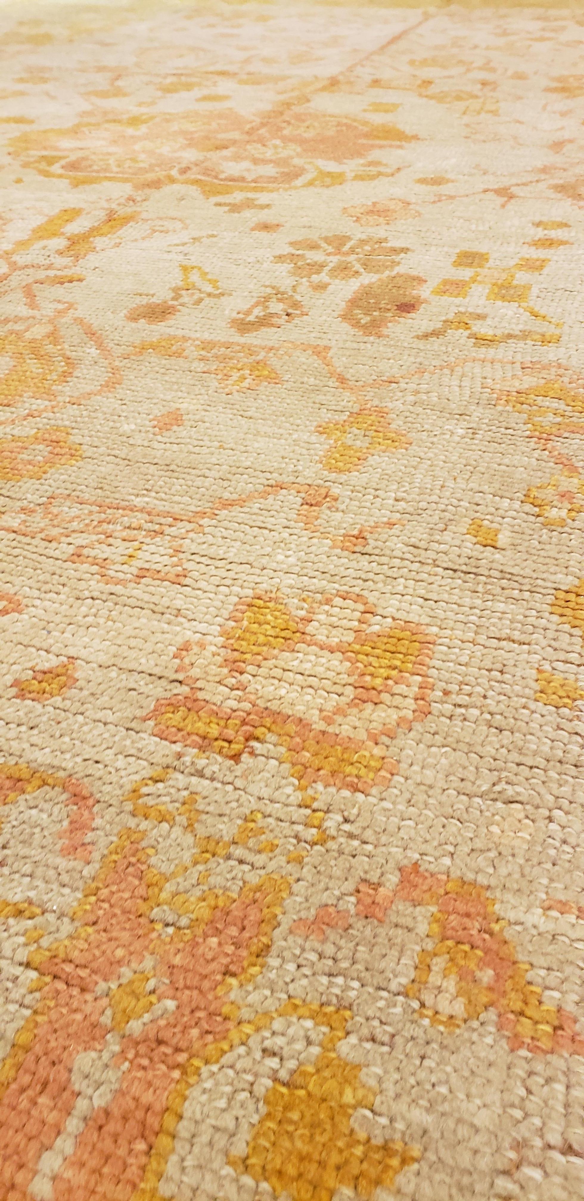Antiker Oushak-Teppich, handgefertigter orientalischer Teppich, blassblau-grün, gelb, Korallenteppich im Angebot 1