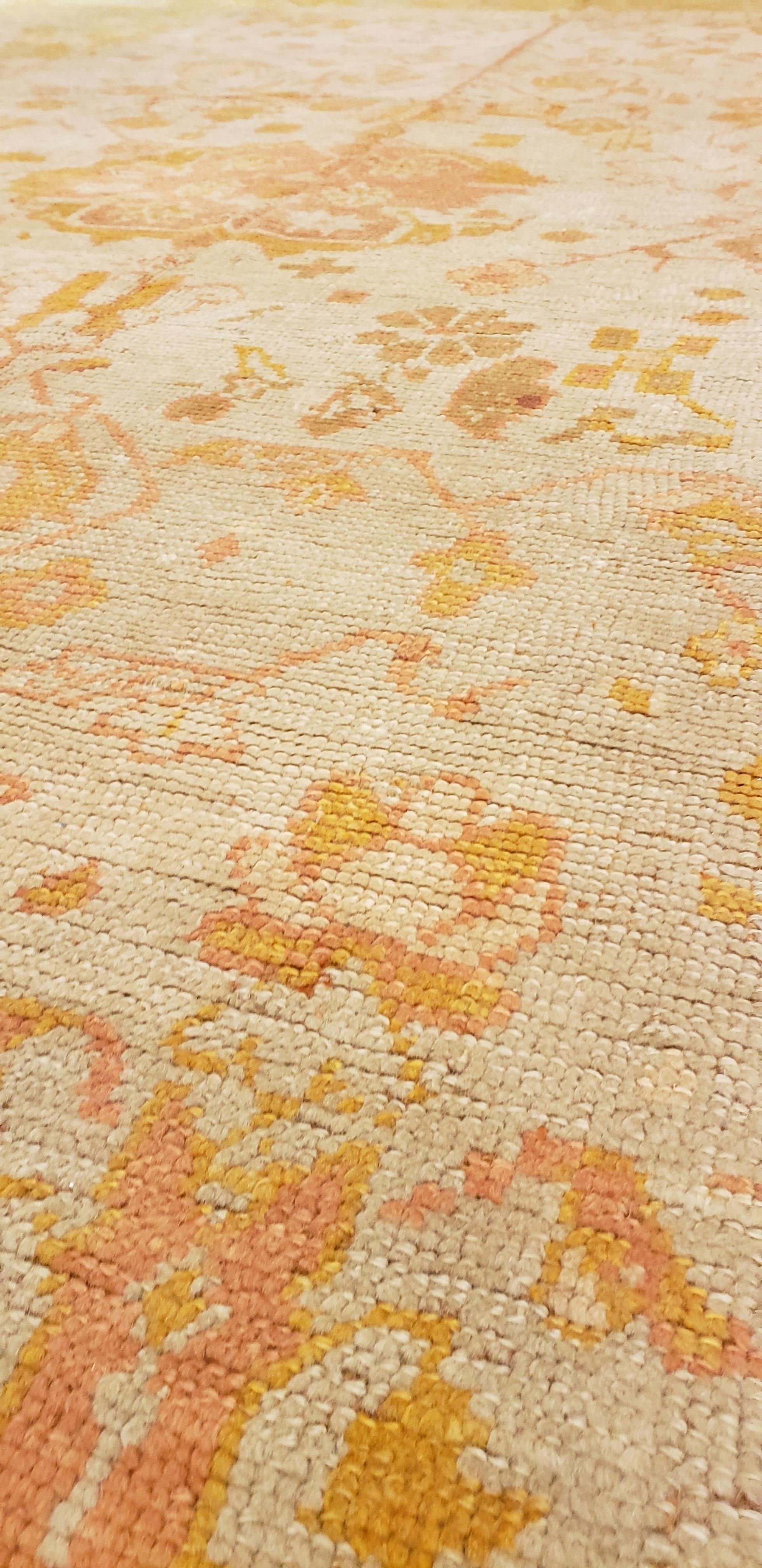 Tapis d'Oushak ancien, tapis oriental fait à la main, bleu pâle, jaune, corail en vente 1