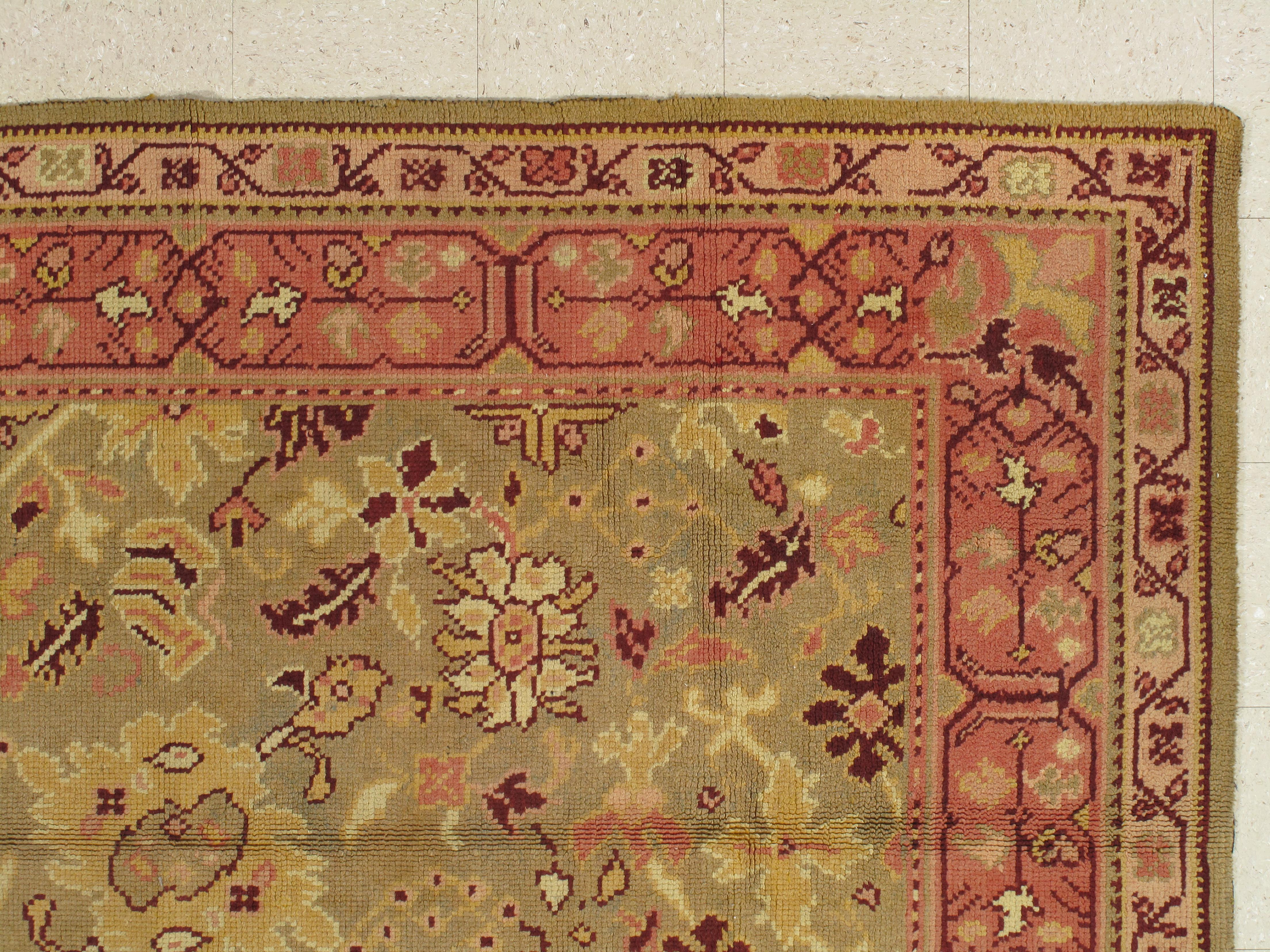 Westanatolien ist eine der größten Webereiregionen der Türkei. Seit dem 15. Jahrhundert stehen die türkischen Teppiche ganz oben auf der Liste der schönsten Orientteppiche. Maß: 6' x 8'6