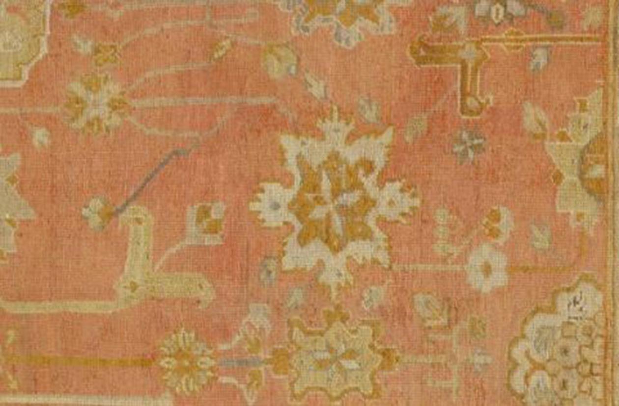 Antiker Oushak-Teppich, handgefertigter orientalischer Teppich, rosa Teppich, taupefarben, cremefarben, fein (Handgeknüpft) im Angebot