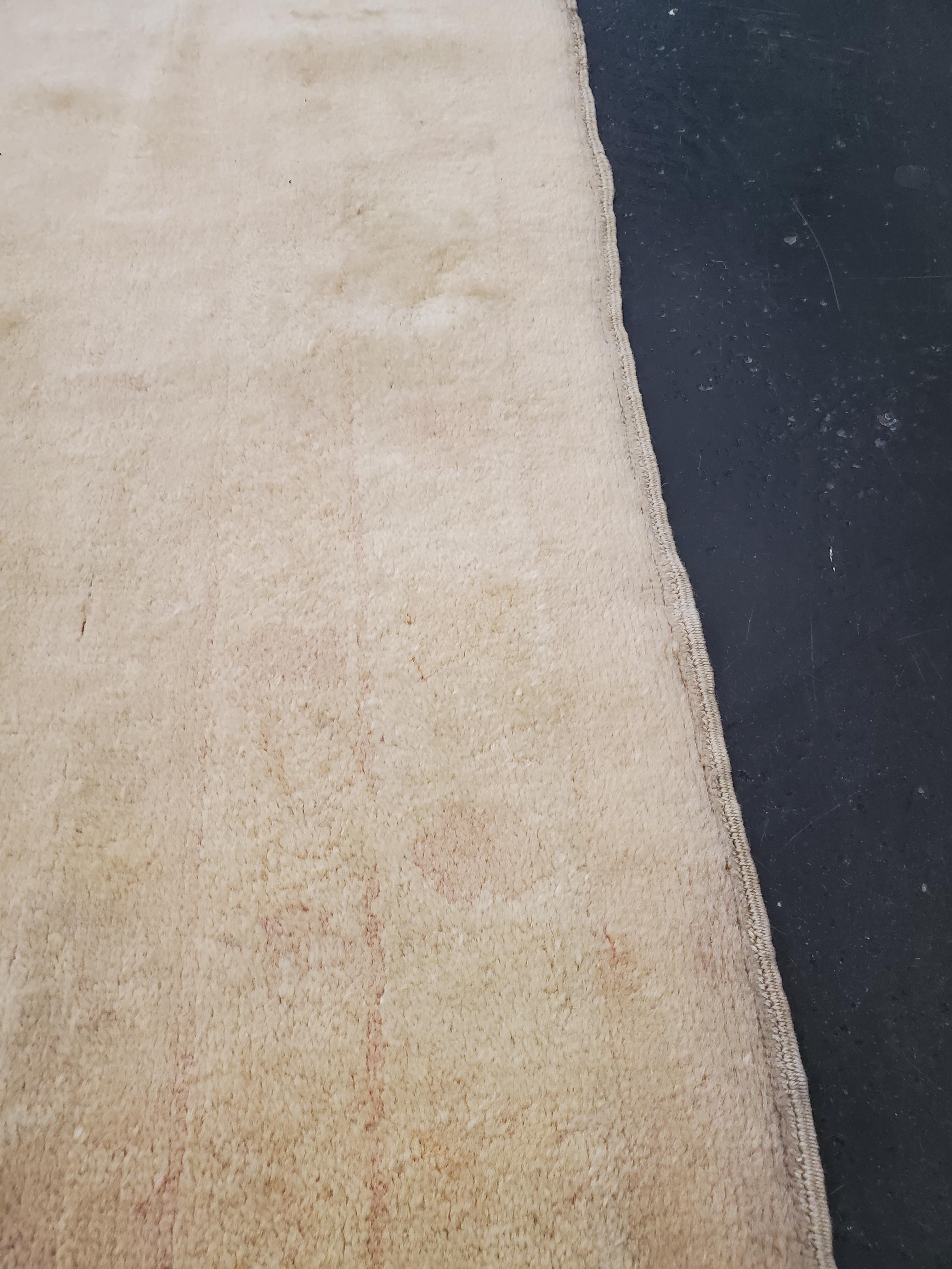 Antique Oushak Carpet, Handmade Oriental Rug, Soft Taupe, Light Cream, Pale In Good Condition For Sale In Port Washington, NY