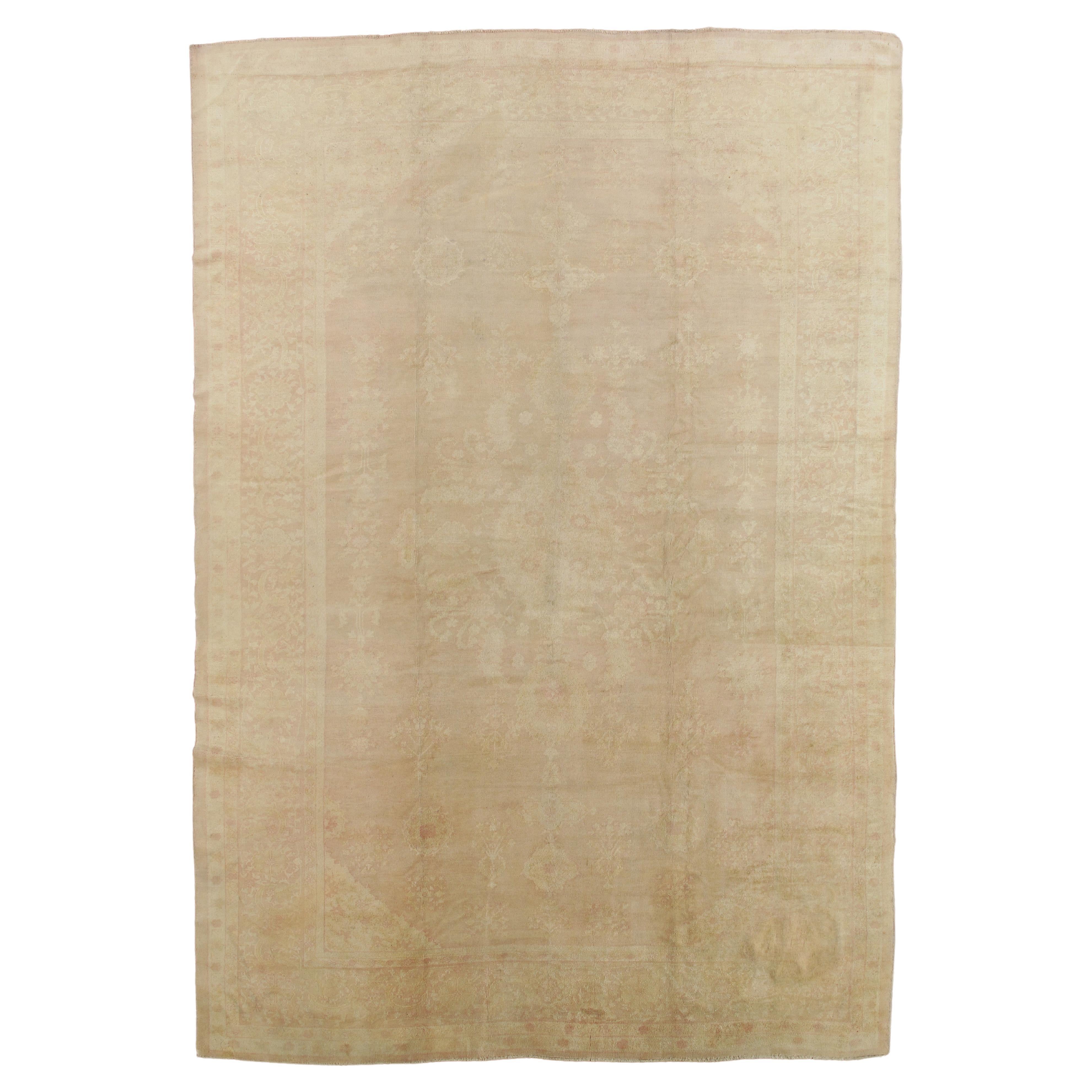 Antiker Oushak-Teppich, handgefertigter orientalischer Teppich, weiches Taupe, hell cremefarben, blass