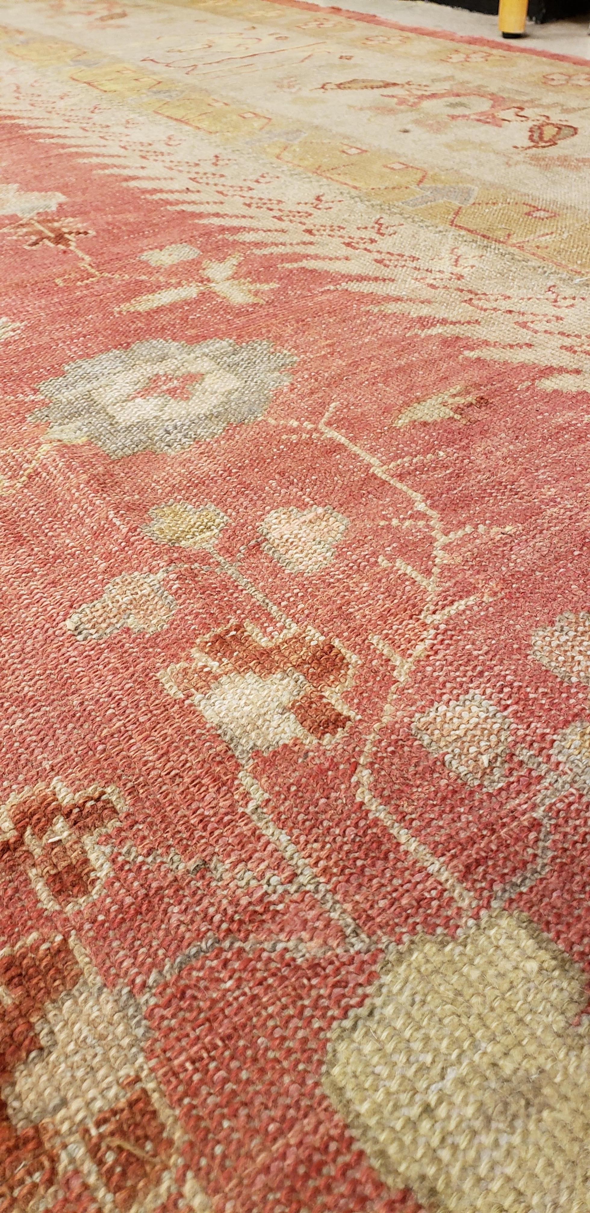 Antiker Oushak-Teppich, handgefertigter türkischer orientalischer Teppich, Beige, Koralle, weiche Farben im Angebot 11