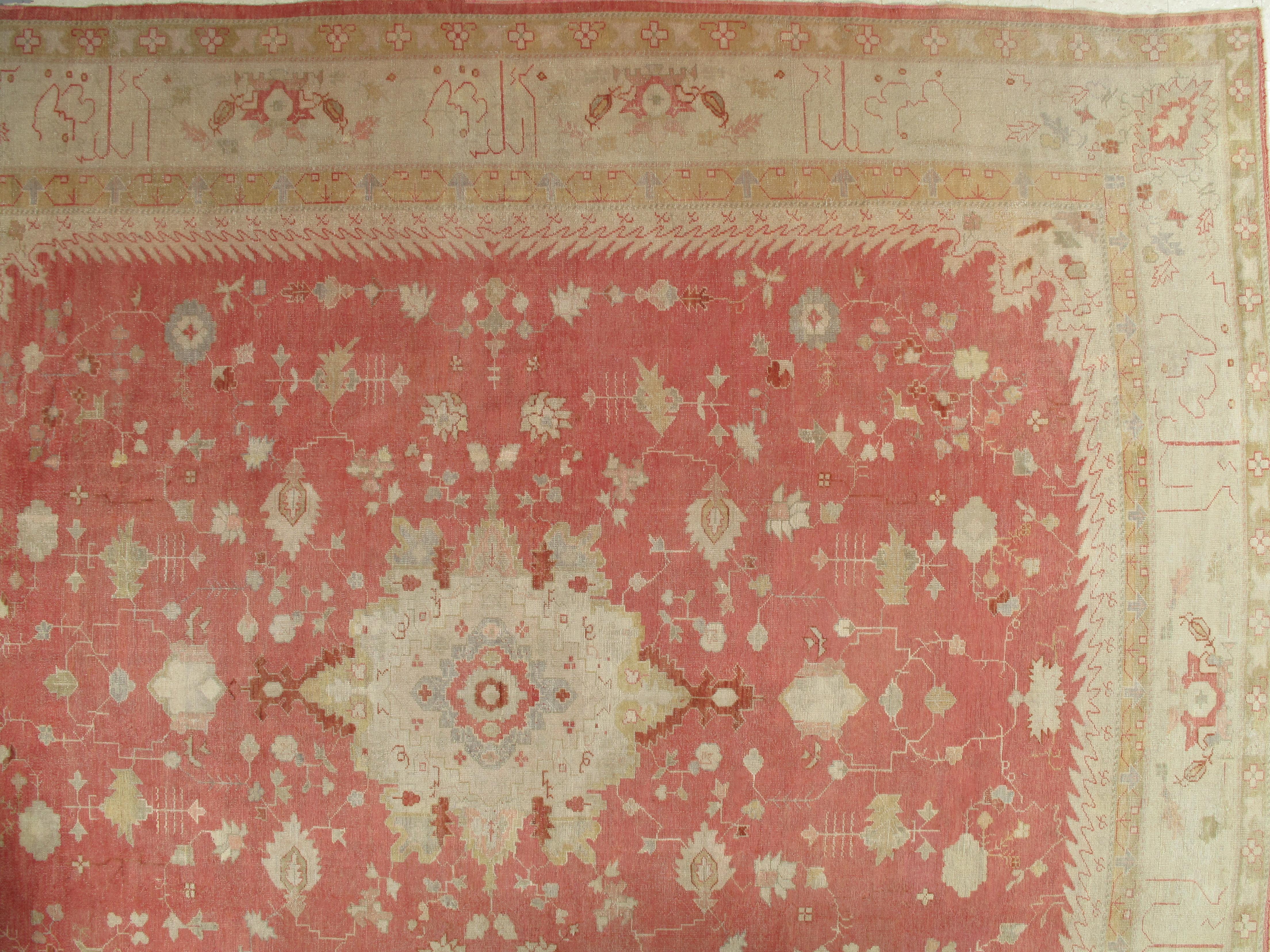Antique Oushak Carpet, Handmade Turkish Oriental Rug, Beige, Coral, Soft Colors In Good Condition For Sale In Port Washington, NY