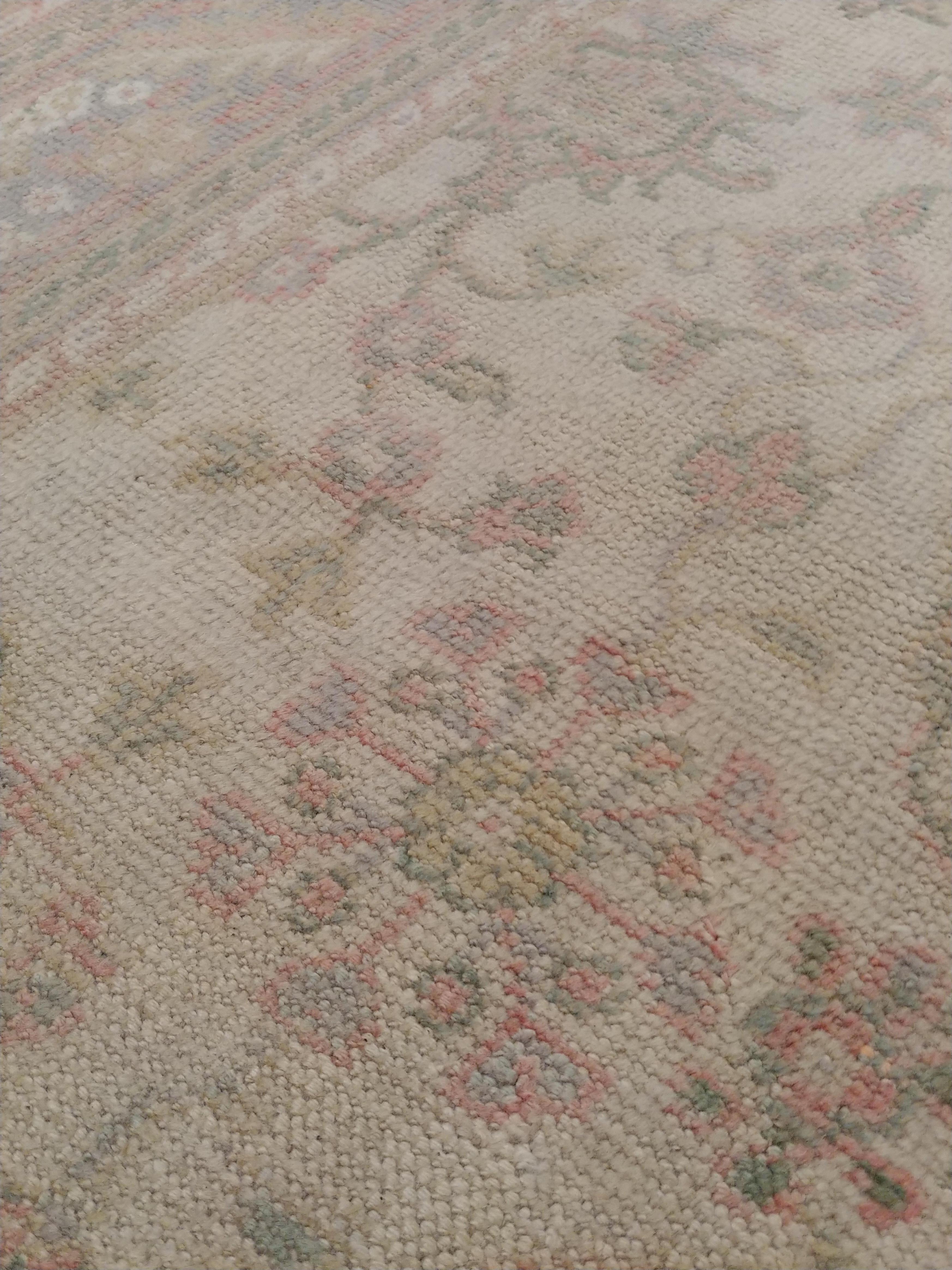 Antique Oushak Carpet, Handmade Turkish Oriental Rug, Beige, Taupe, Soft In Excellent Condition For Sale In Port Washington, NY