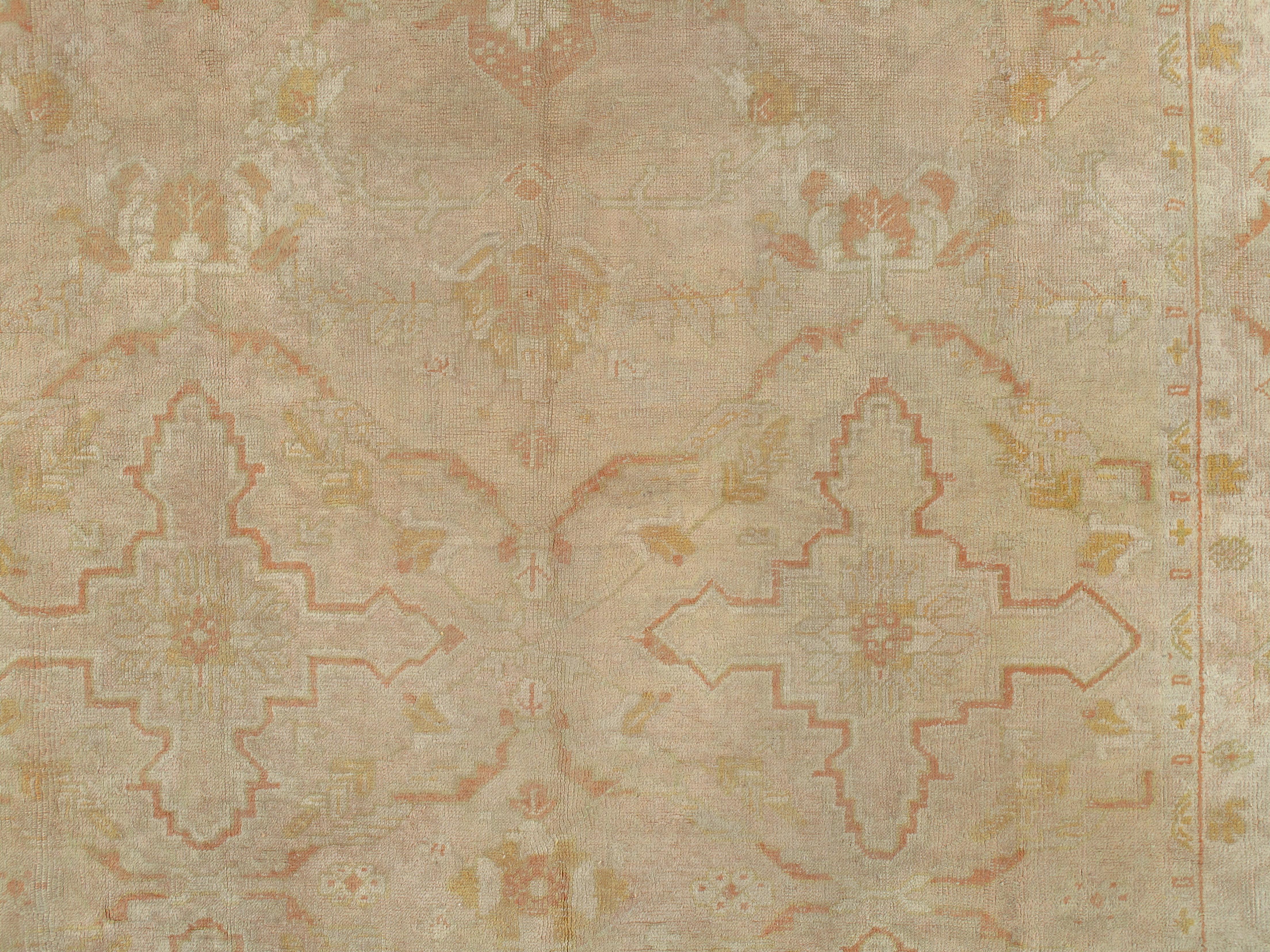 Antiker Oushak-Teppich, handgefertigter türkischer orientalischer Teppich, Beige, Taupe, weicher Schrein (Wolle) im Angebot