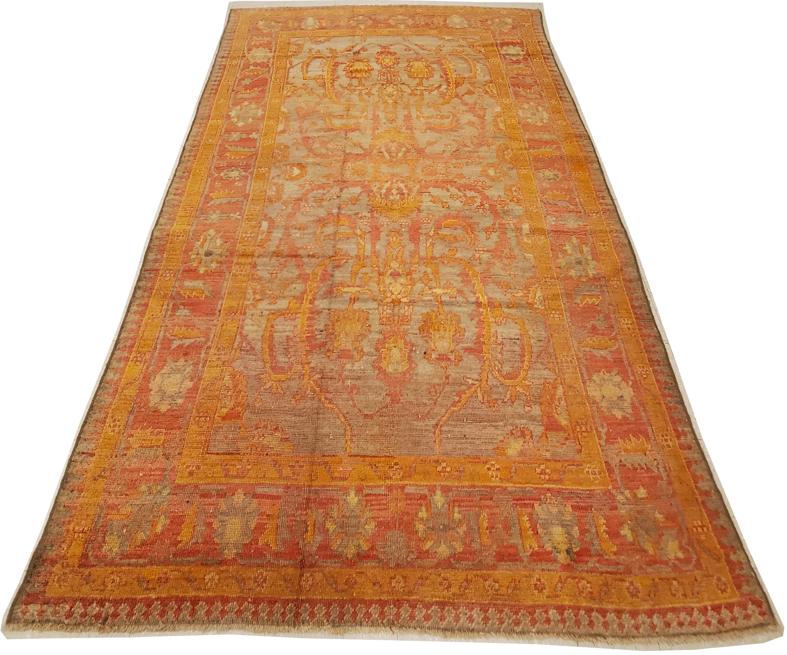 Oushak-Teppiche, die auch als Ushak-Teppiche bekannt sind, werden in der Westtürkei gewebt und haben ausgeprägte Muster, wie z. B. eckige, großflächige Blumenmuster. In der Regel verbreiten sie Ruhe und Frieden in einem Raum. Bis heute werden die