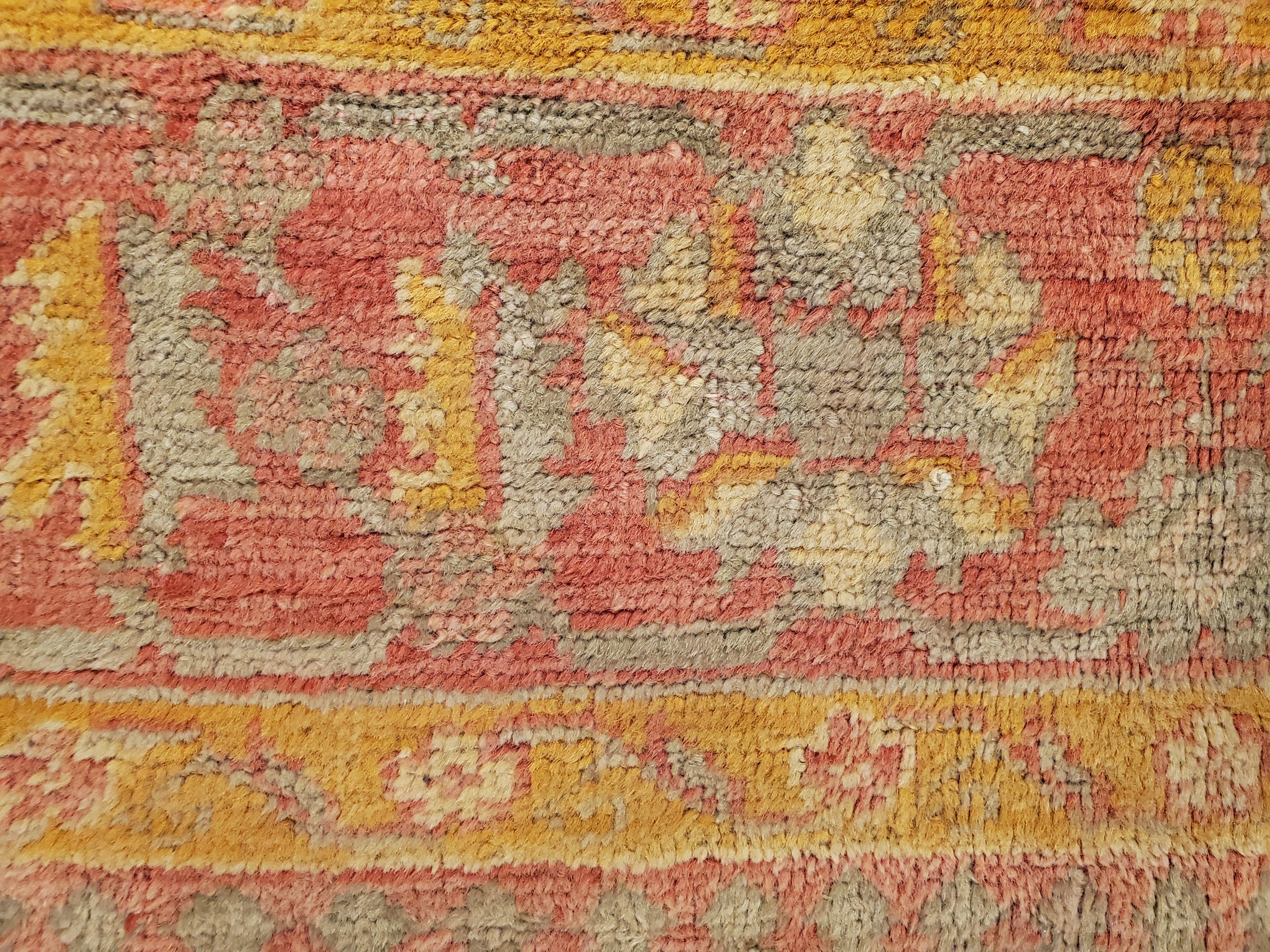 Antiker Oushak-Teppich, handgefertigter türkischer orientalischer Teppich, safranfarben, Koralle, hellblau im Angebot 1