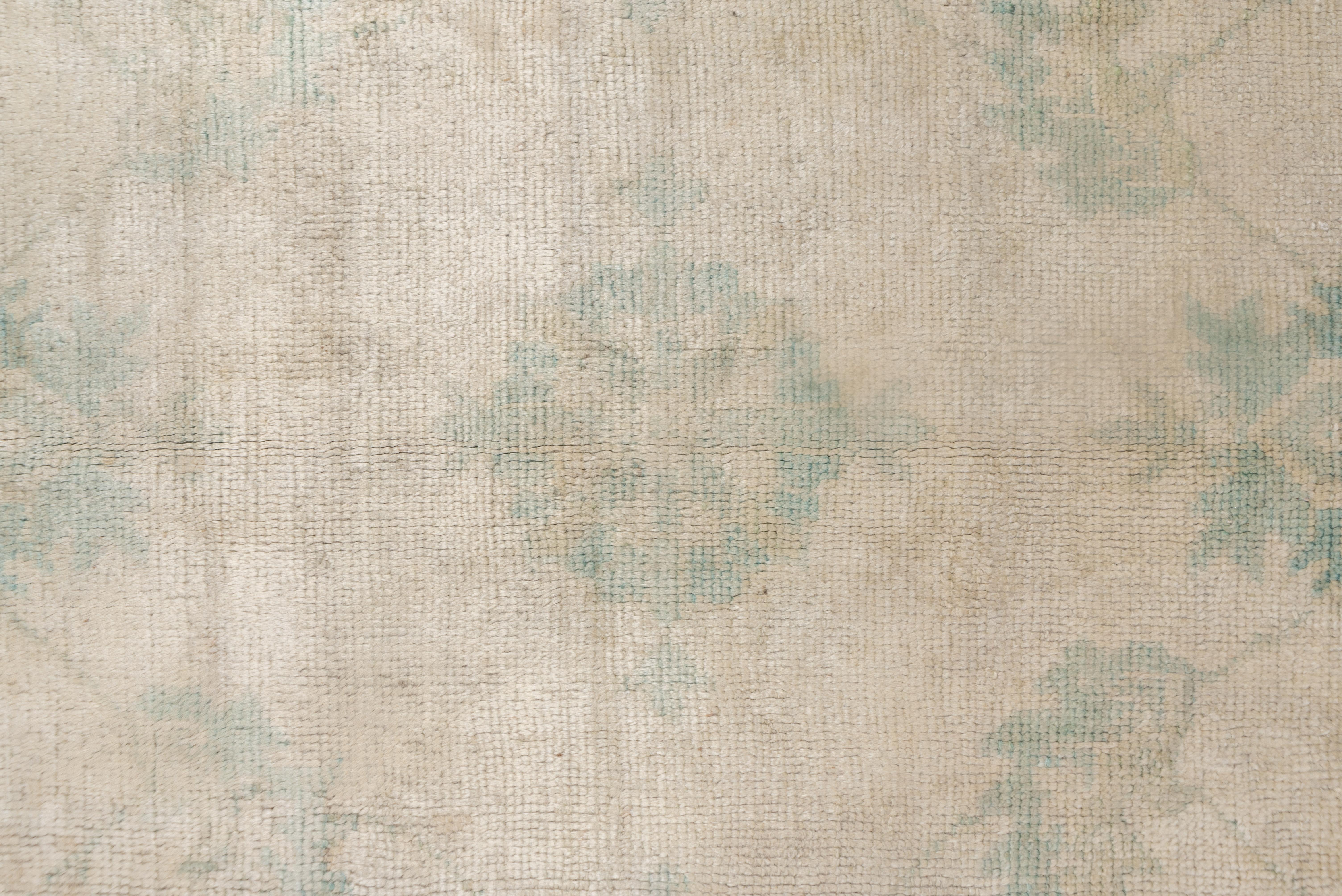 Antique Oushak Carpet, Ivory Field, Turquoise Borders In Good Condition For Sale In New York, NY