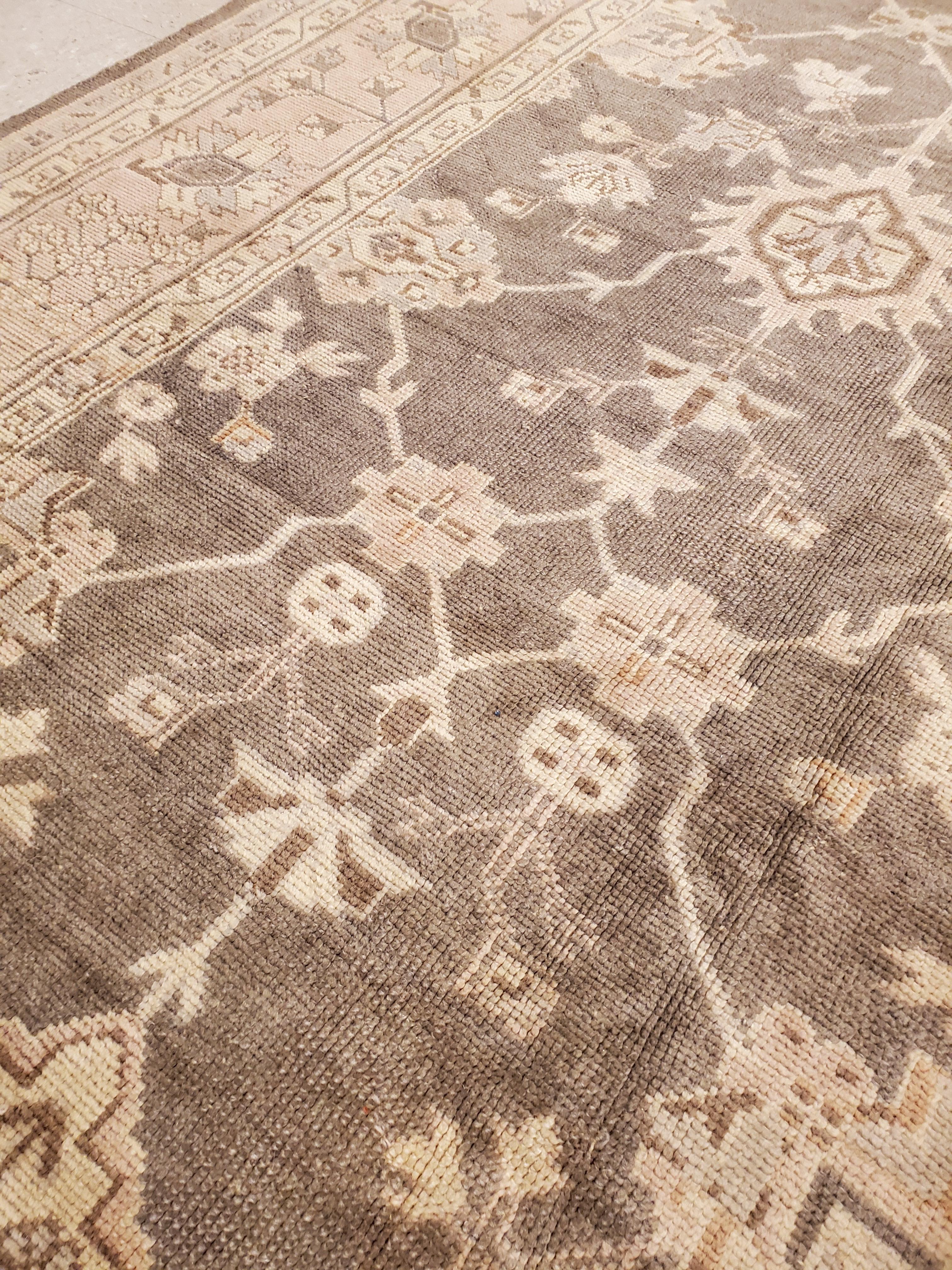 Antiker Oushak-Teppich, orientalischer Teppich, handgefertigt in Grau, gedämpfter Schrein, weiche Creme im Angebot 4