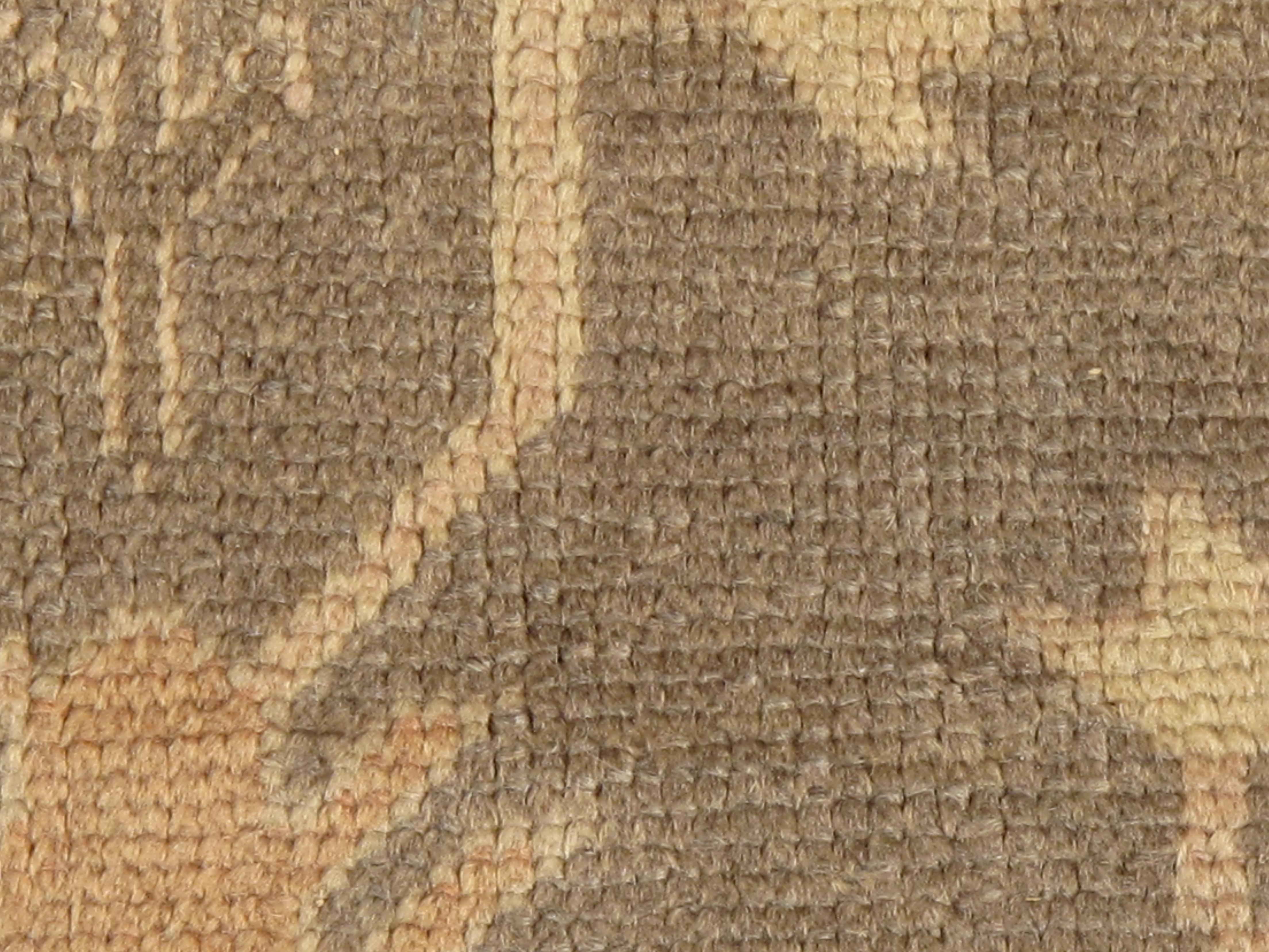 Noué à la main Tapis d'Oushak ancien, tapis oriental fait à la main, gris chiffonné, crème moelleuse en vente