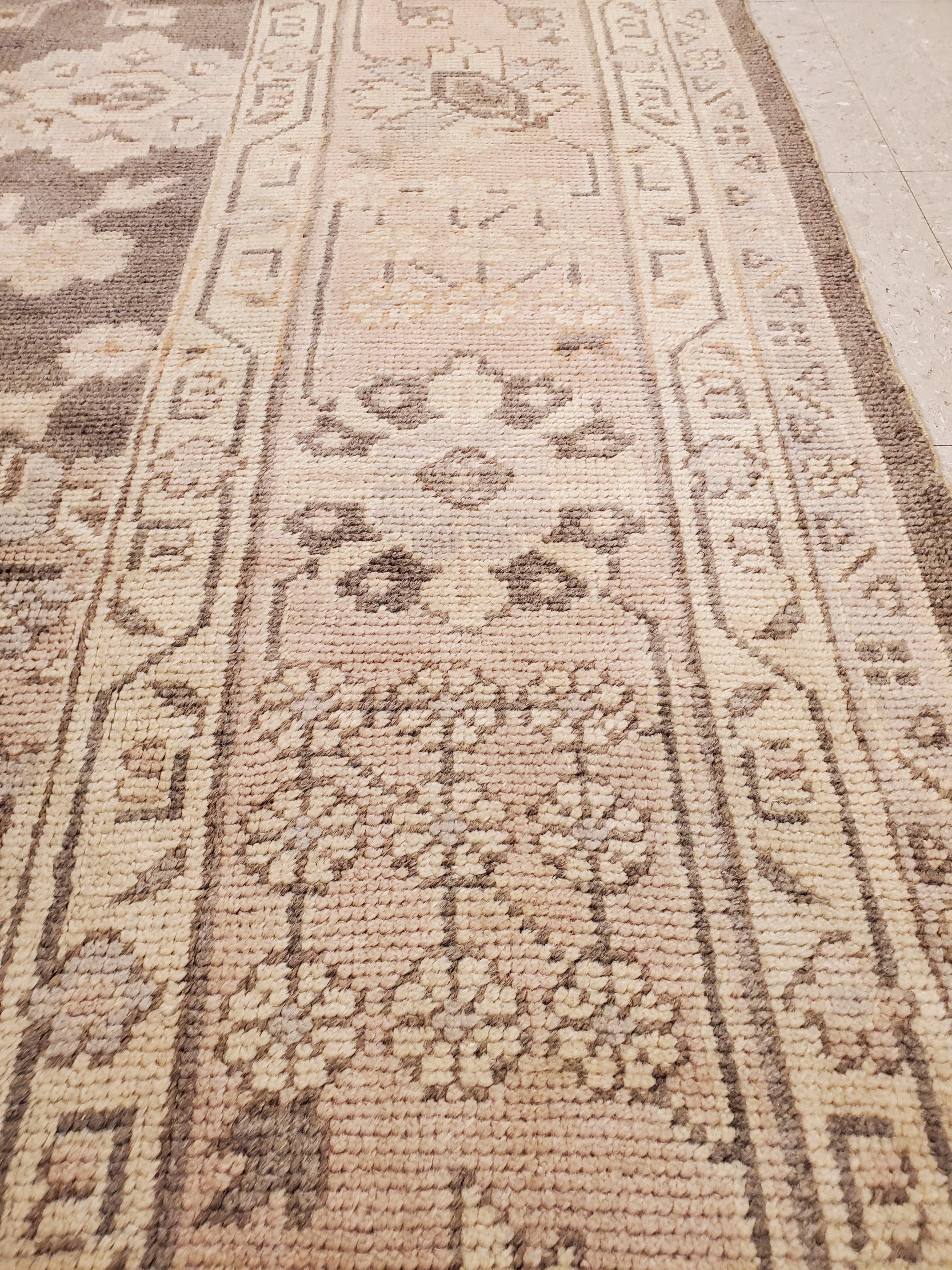 20ième siècle Tapis d'Oushak ancien, tapis oriental fait à la main, gris chiffonné, crème moelleuse en vente