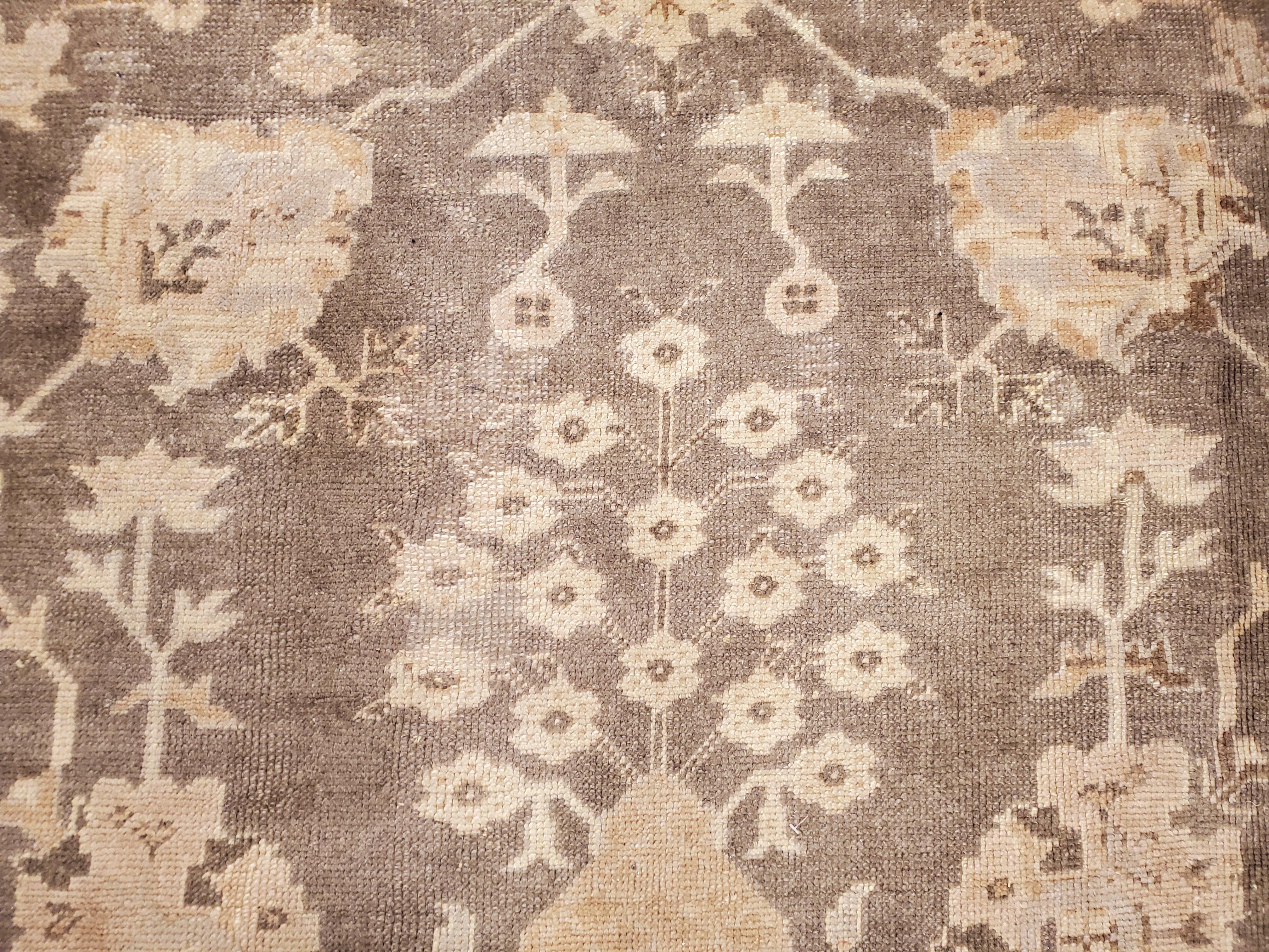 Antiker Oushak-Teppich, orientalischer Teppich, handgefertigt in Grau, gedämpfter Schrein, weiche Creme im Angebot 2
