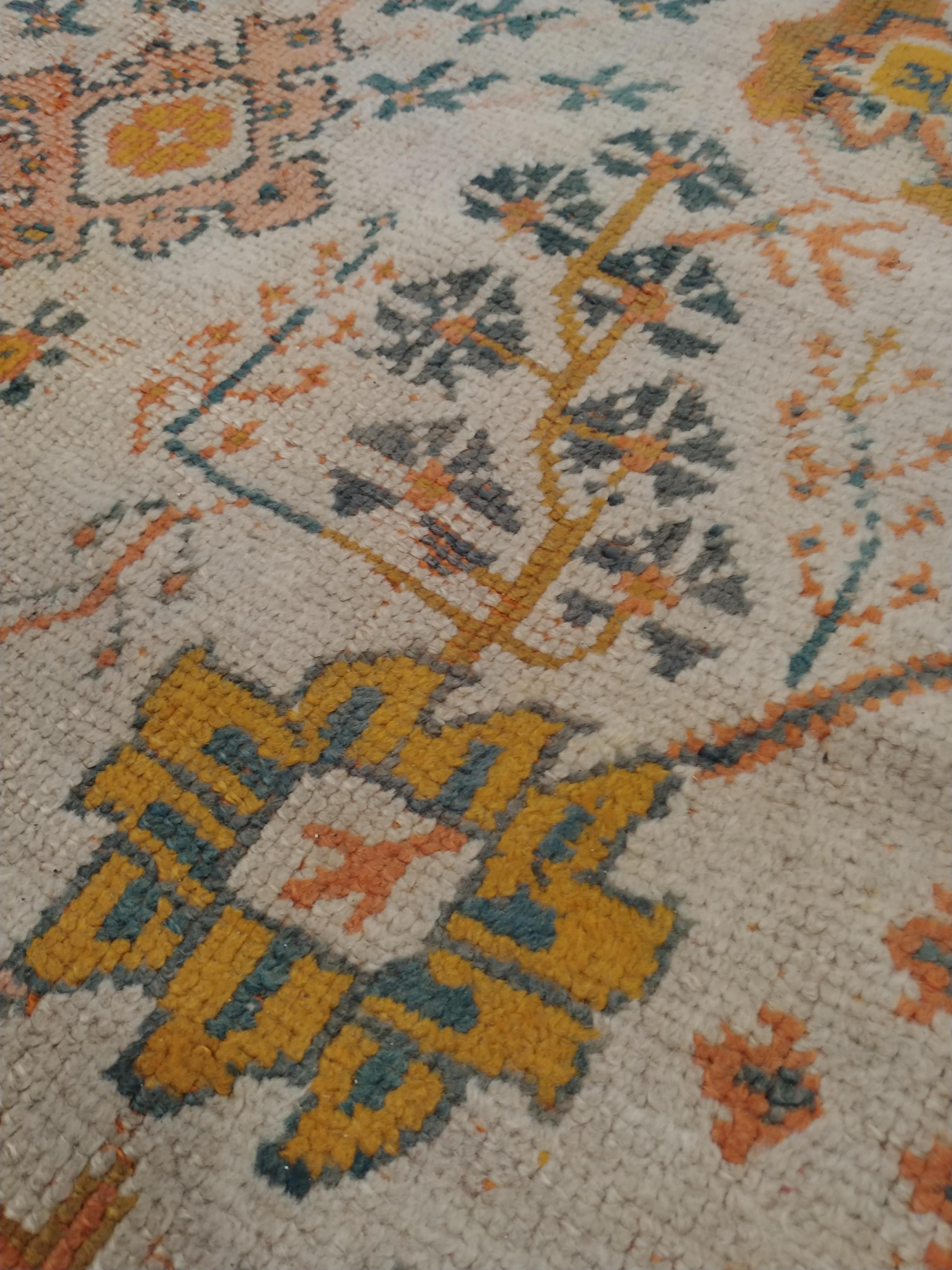 Antiker antiker Oushak-Teppich, Orientteppich, handgefertigt, elfenbeinfarben, orange, safranfarben im Angebot 2