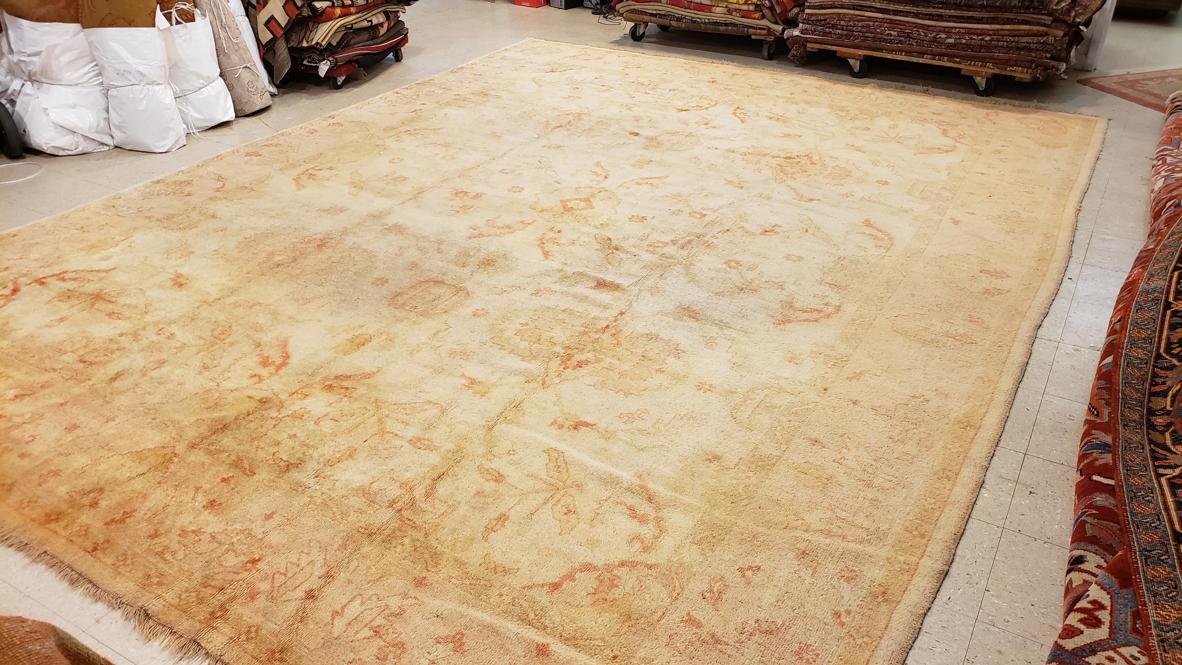 Antiker antiker Oushak-Teppich, Orientteppich, handgefertigt in Elfenbein, geräucherter Schrein, weiche Koralle im Angebot 6