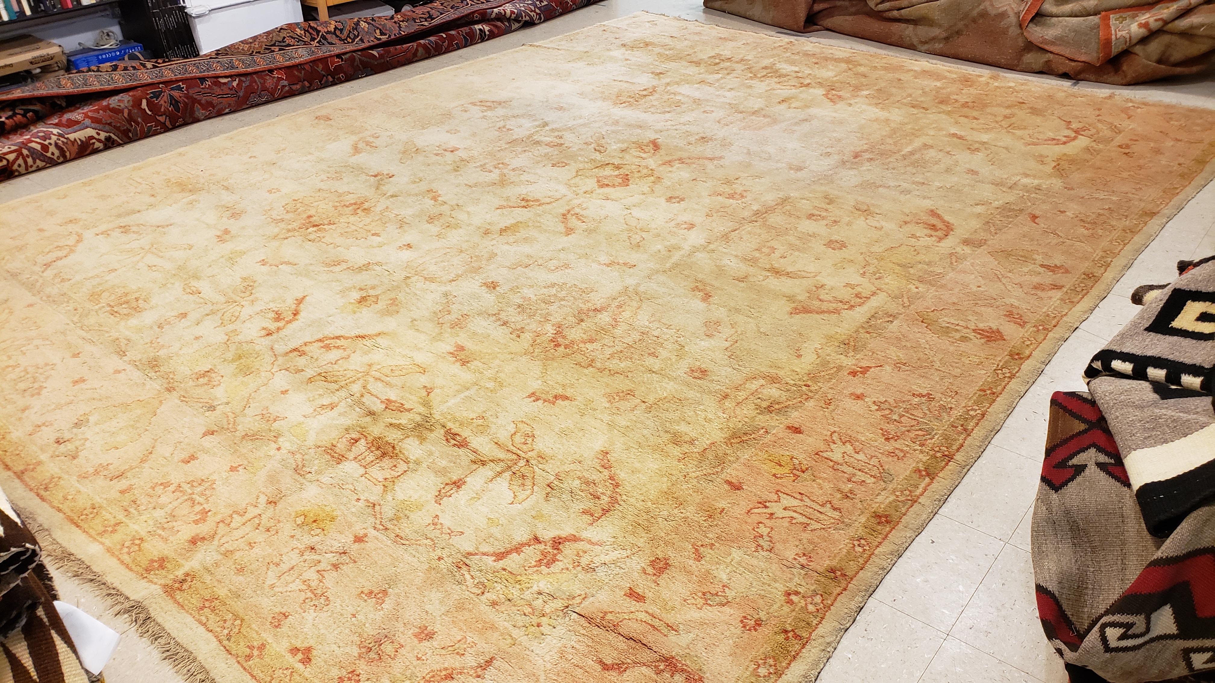 Antiker antiker Oushak-Teppich, Orientteppich, handgefertigt in Elfenbein, geräucherter Schrein, weiche Koralle im Angebot 1