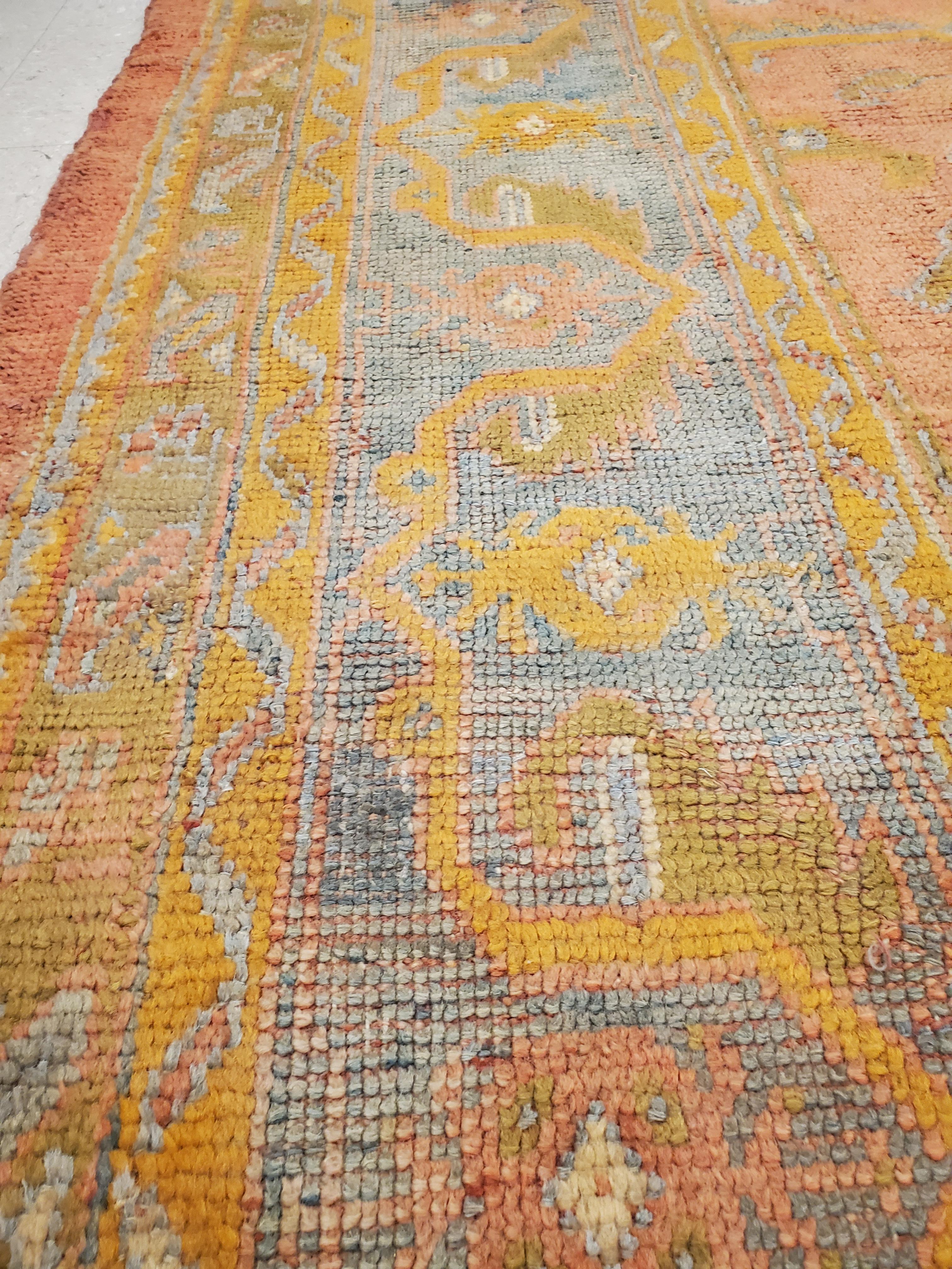 Antiker antiker Oushak-Teppich, Orientteppich, handgefertigter Teppich Safran, Hellblau und Koralle im Angebot 3
