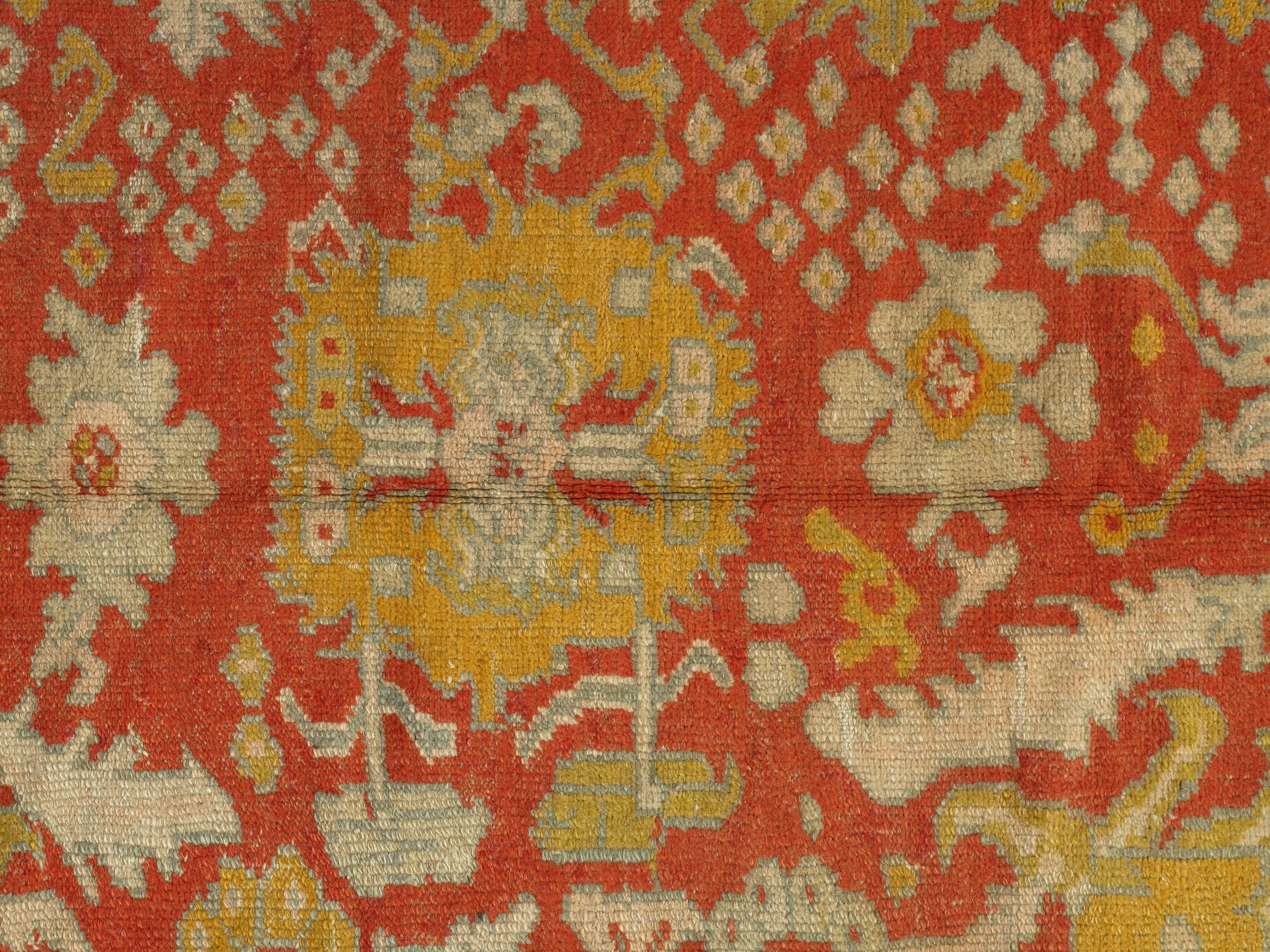 Tapis oriental antique Oushak, tapis fait à la main Saffron, bleu clair et corail en vente 3