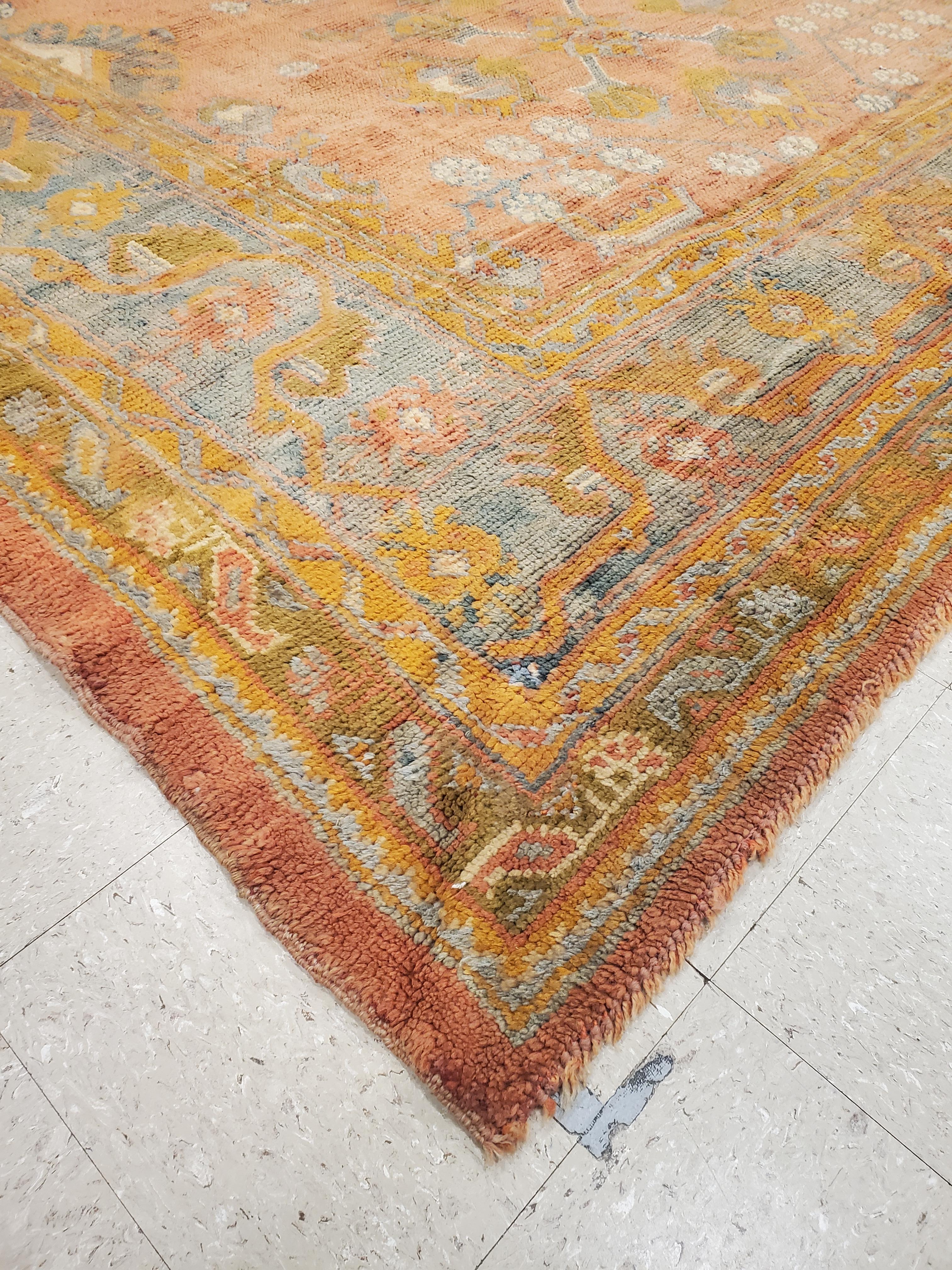 Antiker antiker Oushak-Teppich, Orientteppich, handgefertigter Teppich Safran, Hellblau und Koralle im Angebot 4