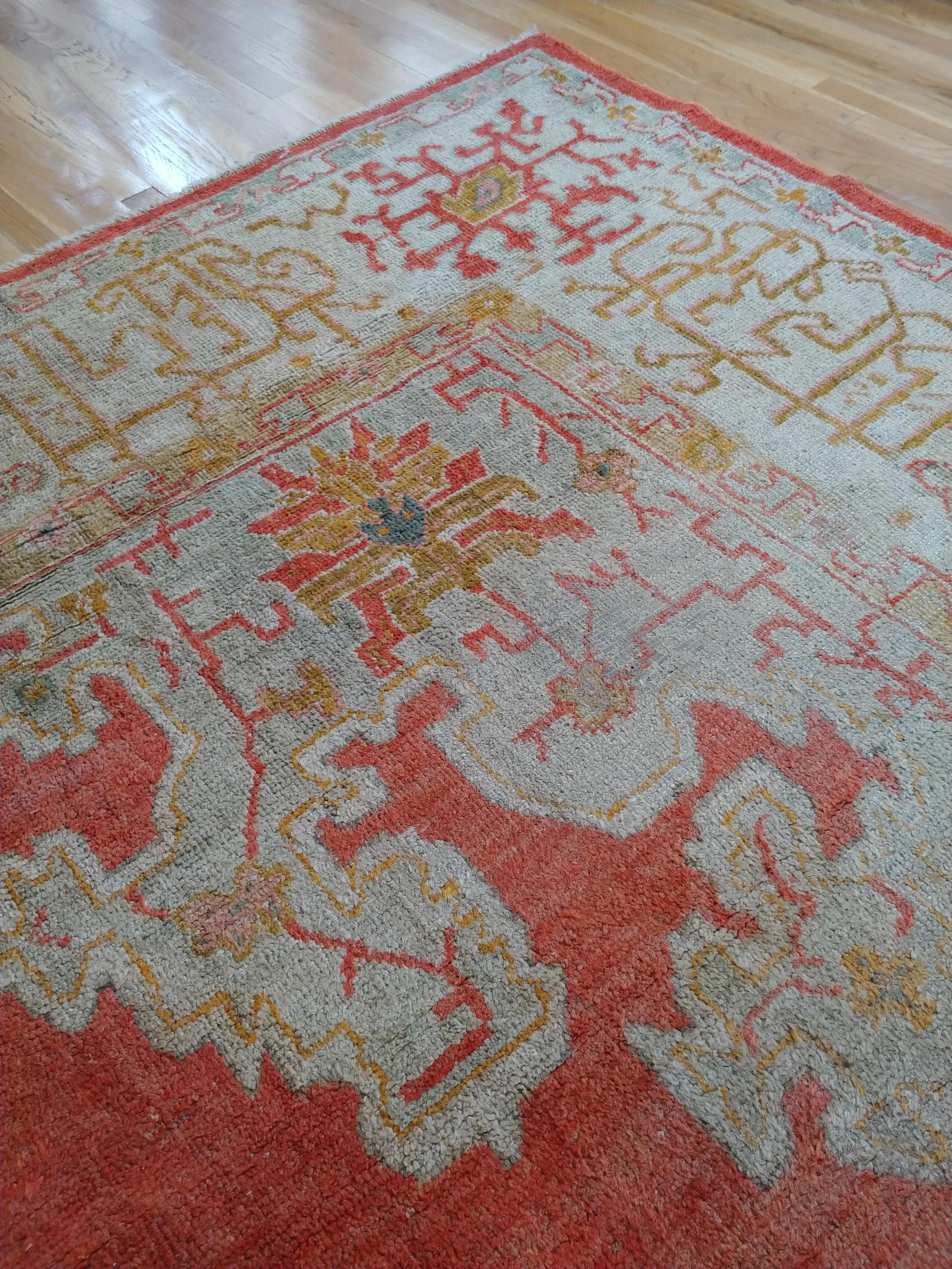 Antiker Oushak-Teppich, orientalischer Teppich, handgefertigter Teppich in Safran, Hellblau und Koralle (Türkisch) im Angebot