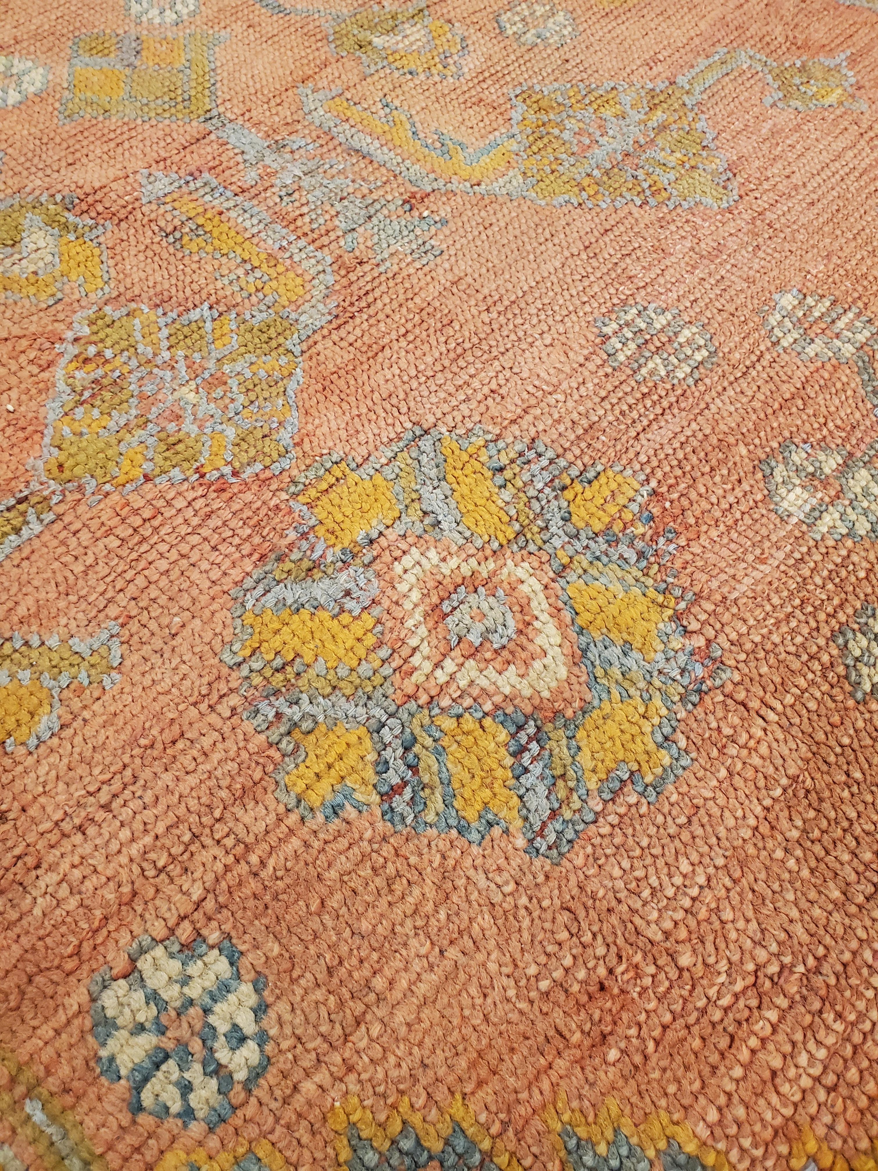 Antiker antiker Oushak-Teppich, Orientteppich, handgefertigter Teppich Safran, Hellblau und Koralle im Angebot 2