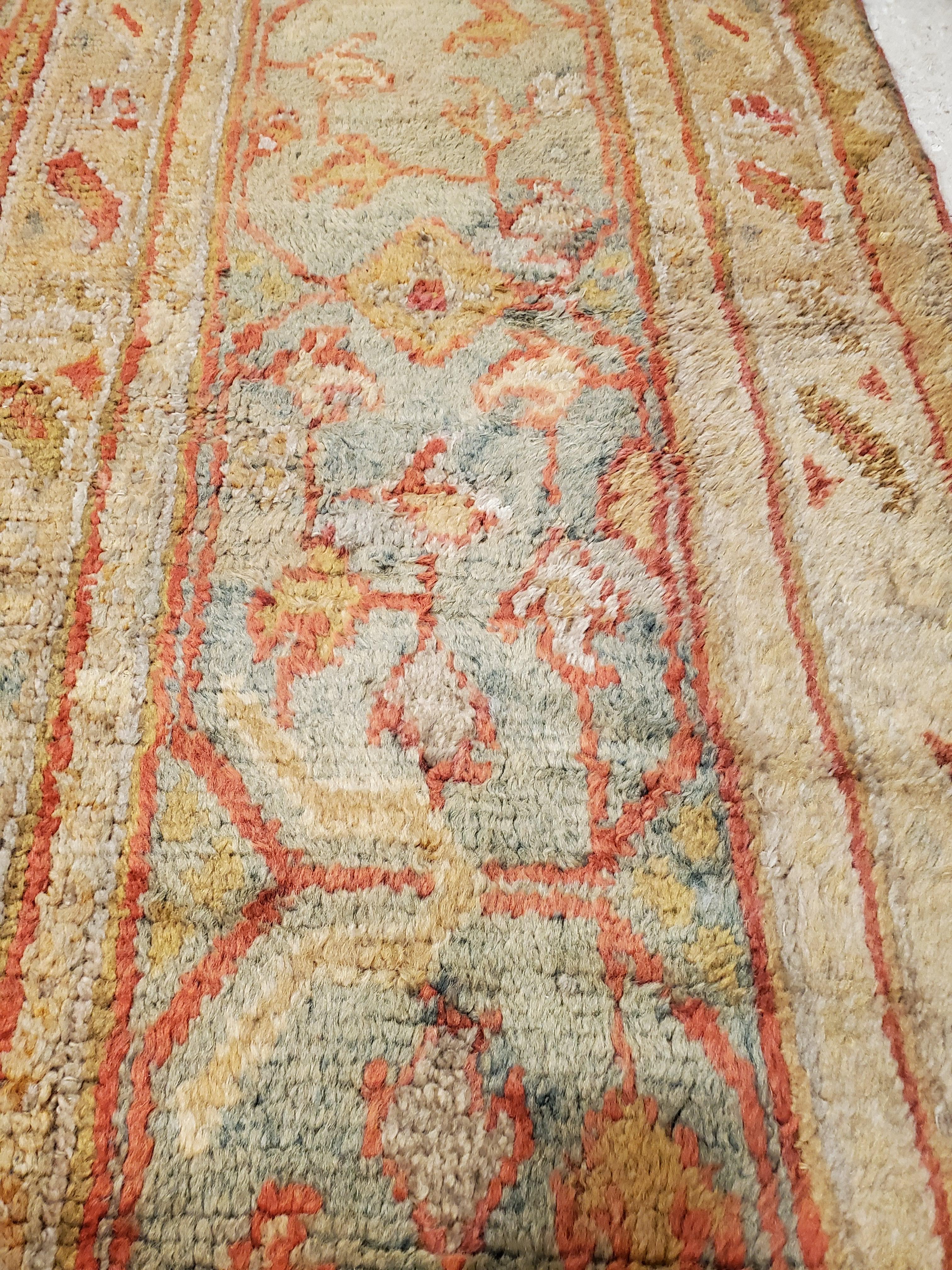 Tapis oriental antique Oushak, tapis fait à la main, safran, bleu clair et corail en vente 2