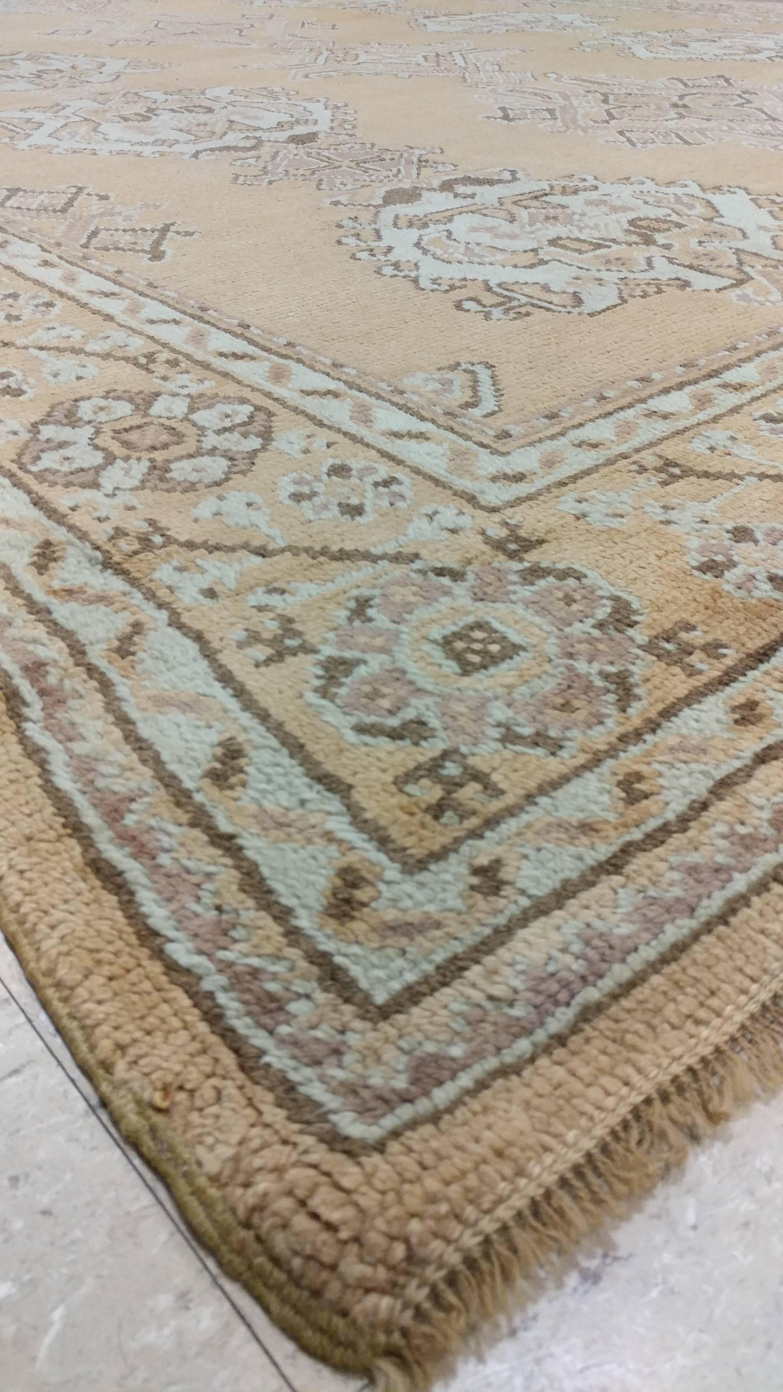 Annodato a mano Tappeto antico Oushak, Tappeto orientale, fatto a mano color taupe, blu ghiaccio e marrone in vendita