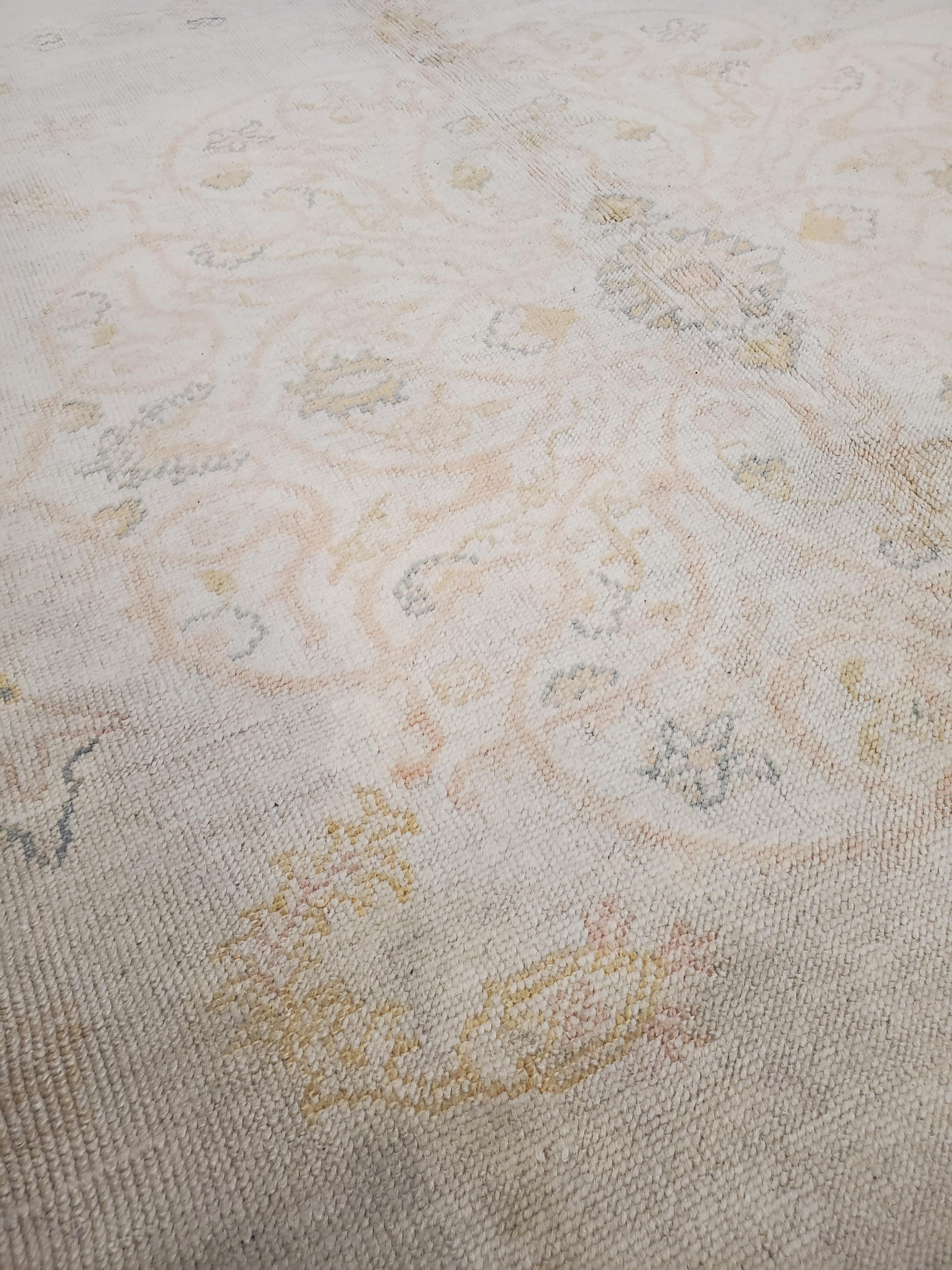 Antiker Oushak Teppich, Türkische Teppiche, Handgefertigte Orientalische Teppiche, Rosa Elfenbein Feiner Teppich (Handgeknüpft) im Angebot