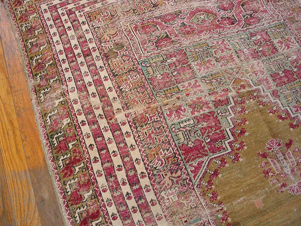 Antique Oushak Ghoirdes Rug In Good Condition For Sale In New York, NY