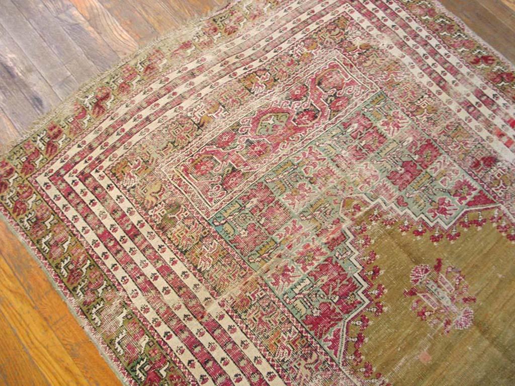 Early 19th Century Antique Oushak Ghoirdes Rug For Sale