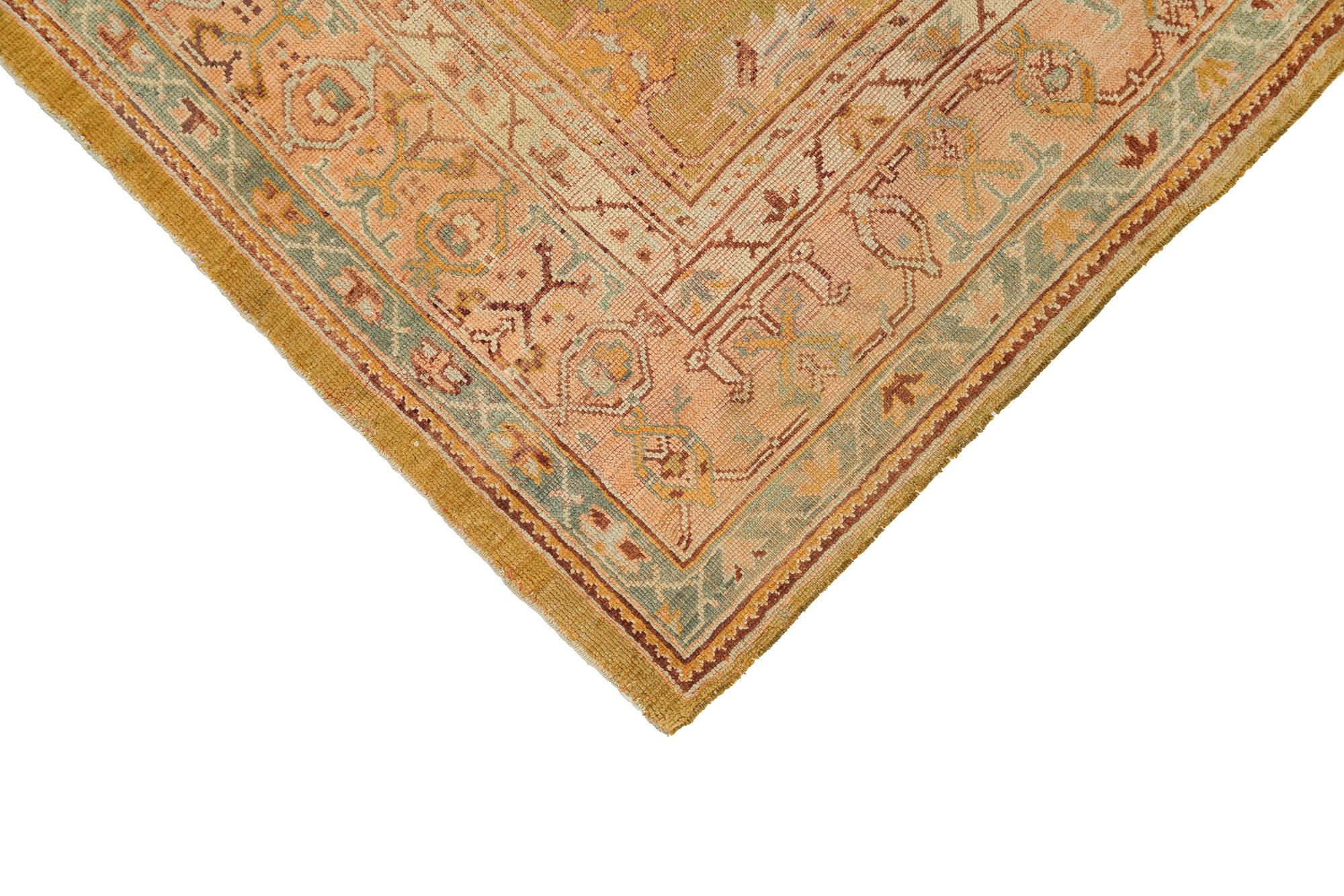 Antikes Oushak (gold-grüner Ton, 448cm x 386cm) (Frühes 20. Jahrhundert) im Angebot