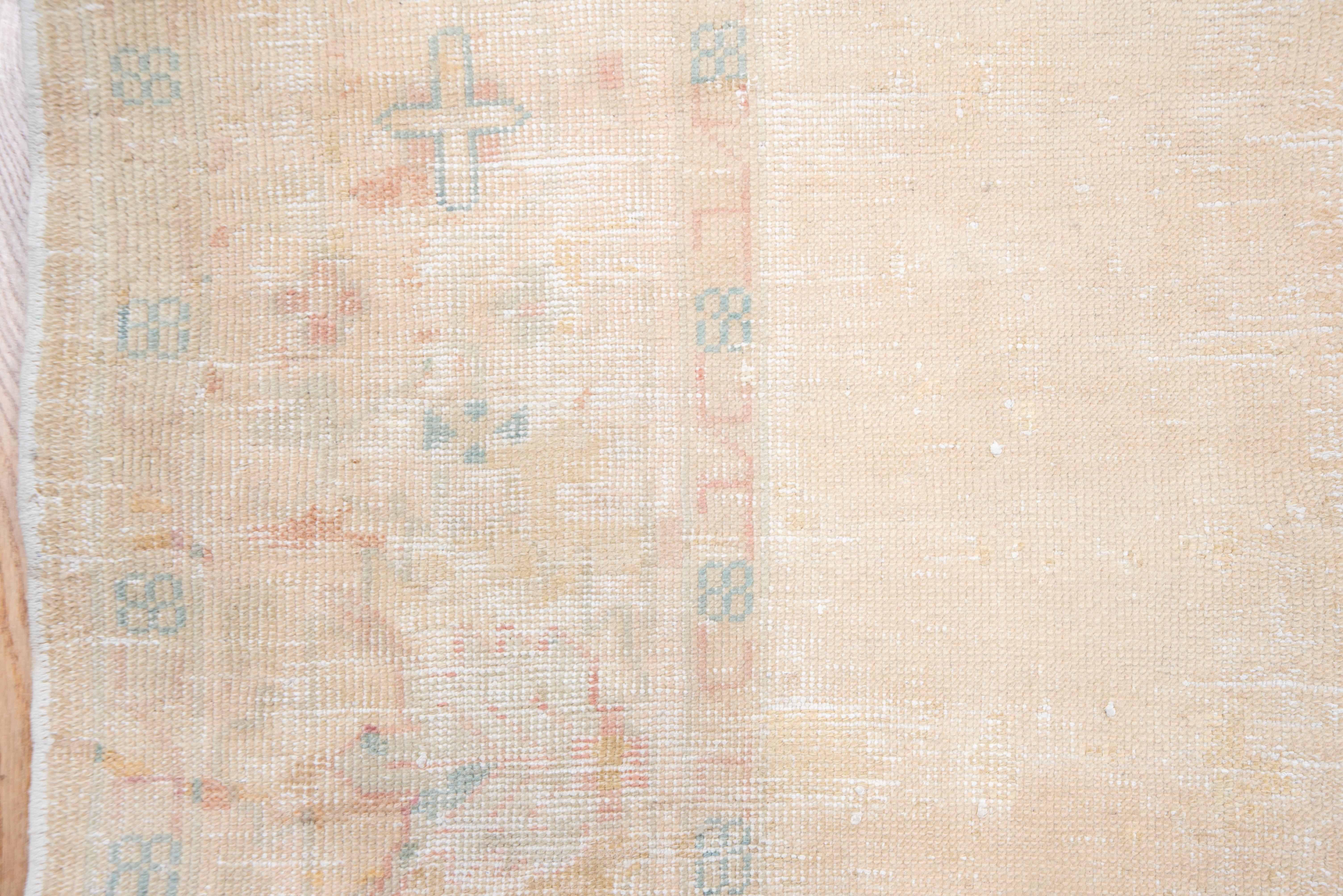 Antique Oushak in Golden Beige Wash In Excellent Condition For Sale In New York, NY