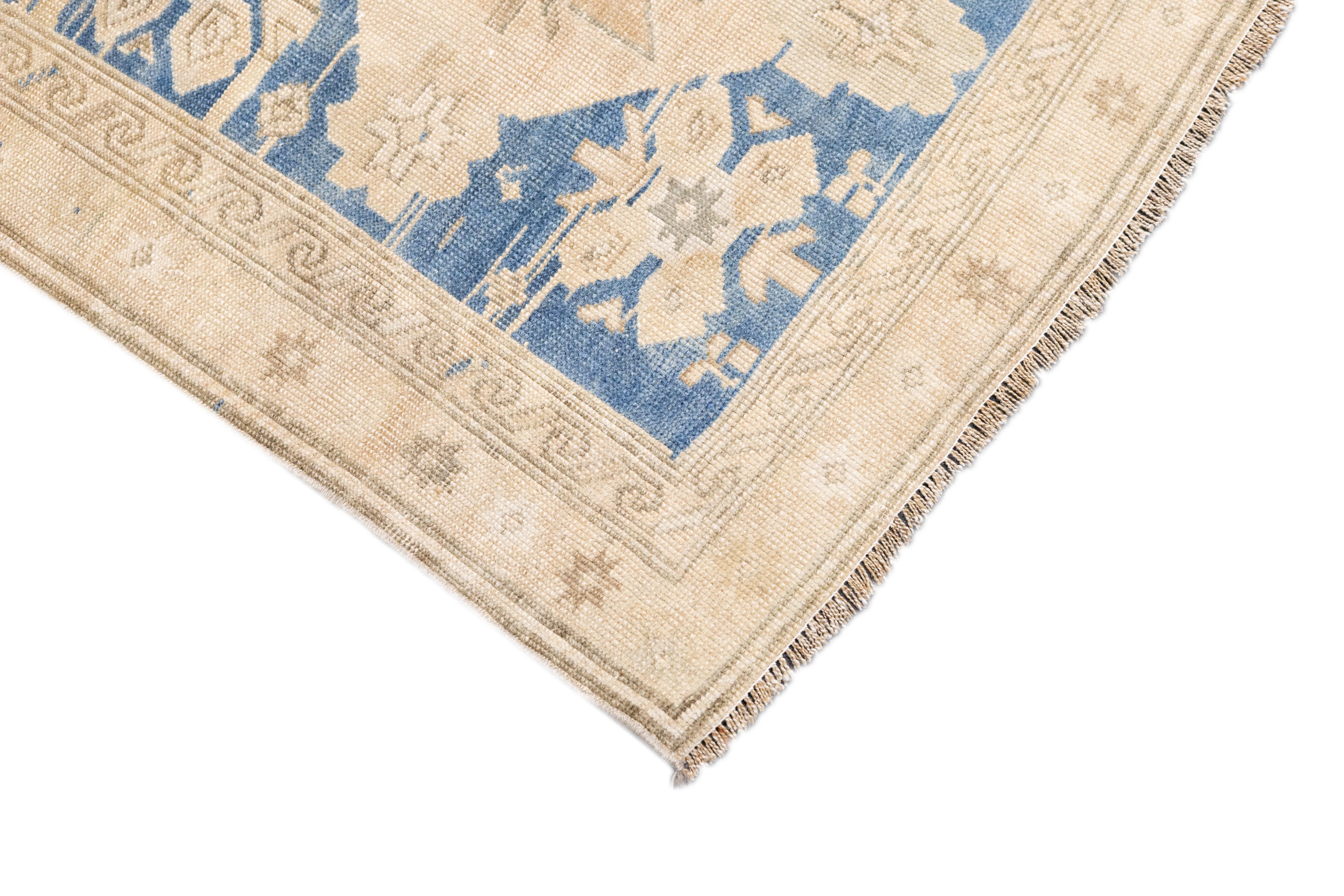 Antiker Oushak-Teppich 2'11'' x 5'8'' (Türkisch) im Angebot