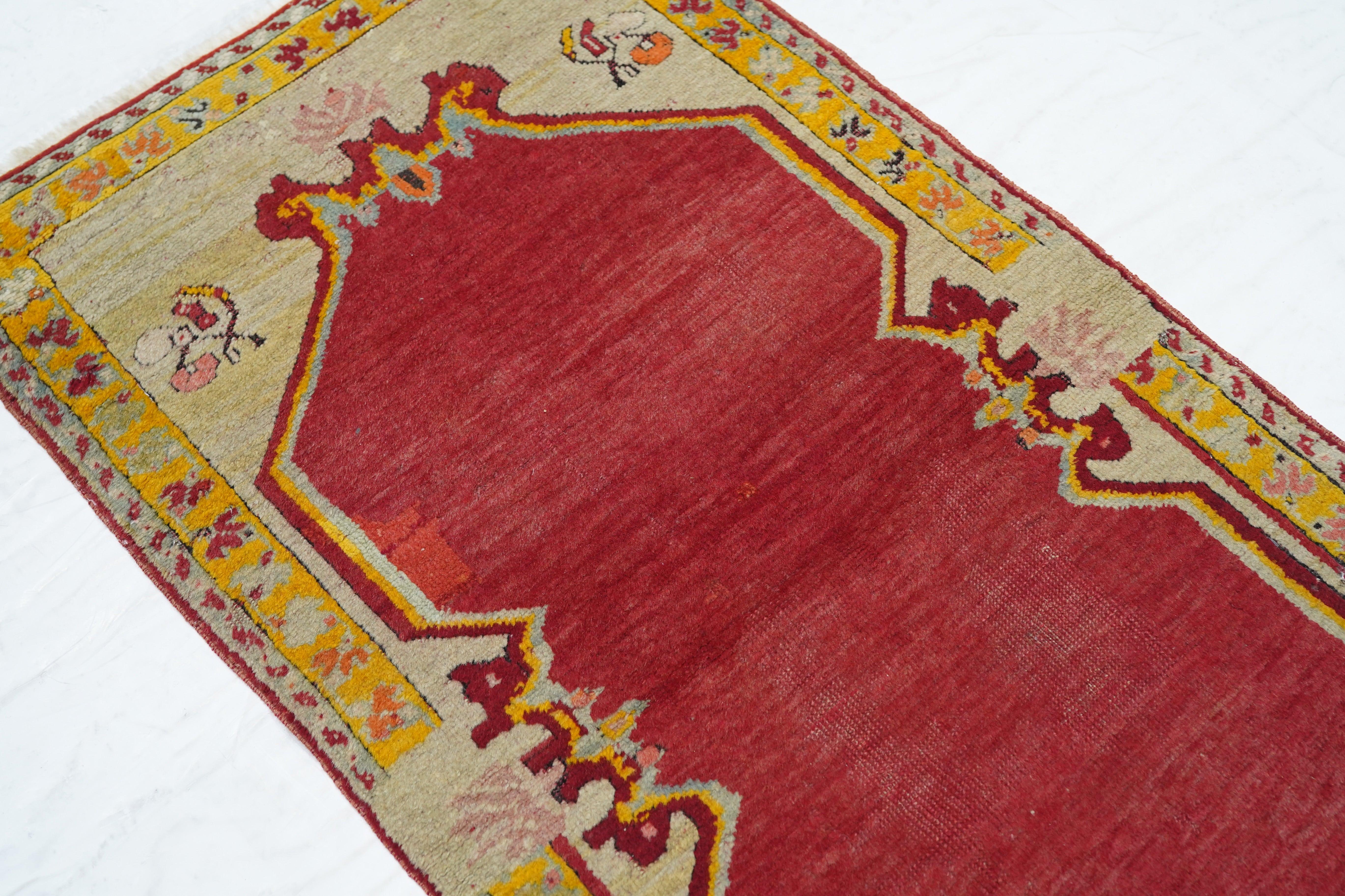 Antiker Oushak-Teppich 2'4'' x 4'6'' im Zustand „Gut“ im Angebot in New York, NY