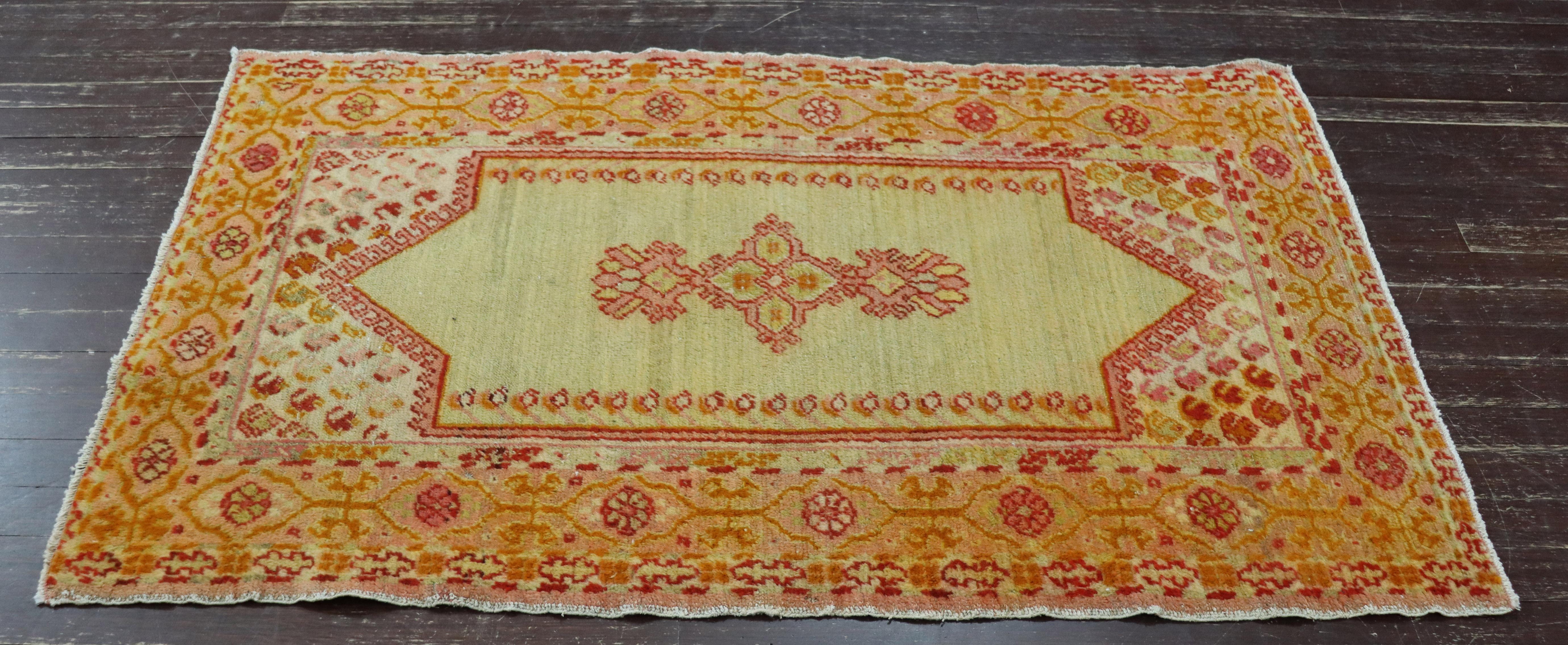 Antique Oushak Rug In Excellent Condition For Sale In Evanston, IL