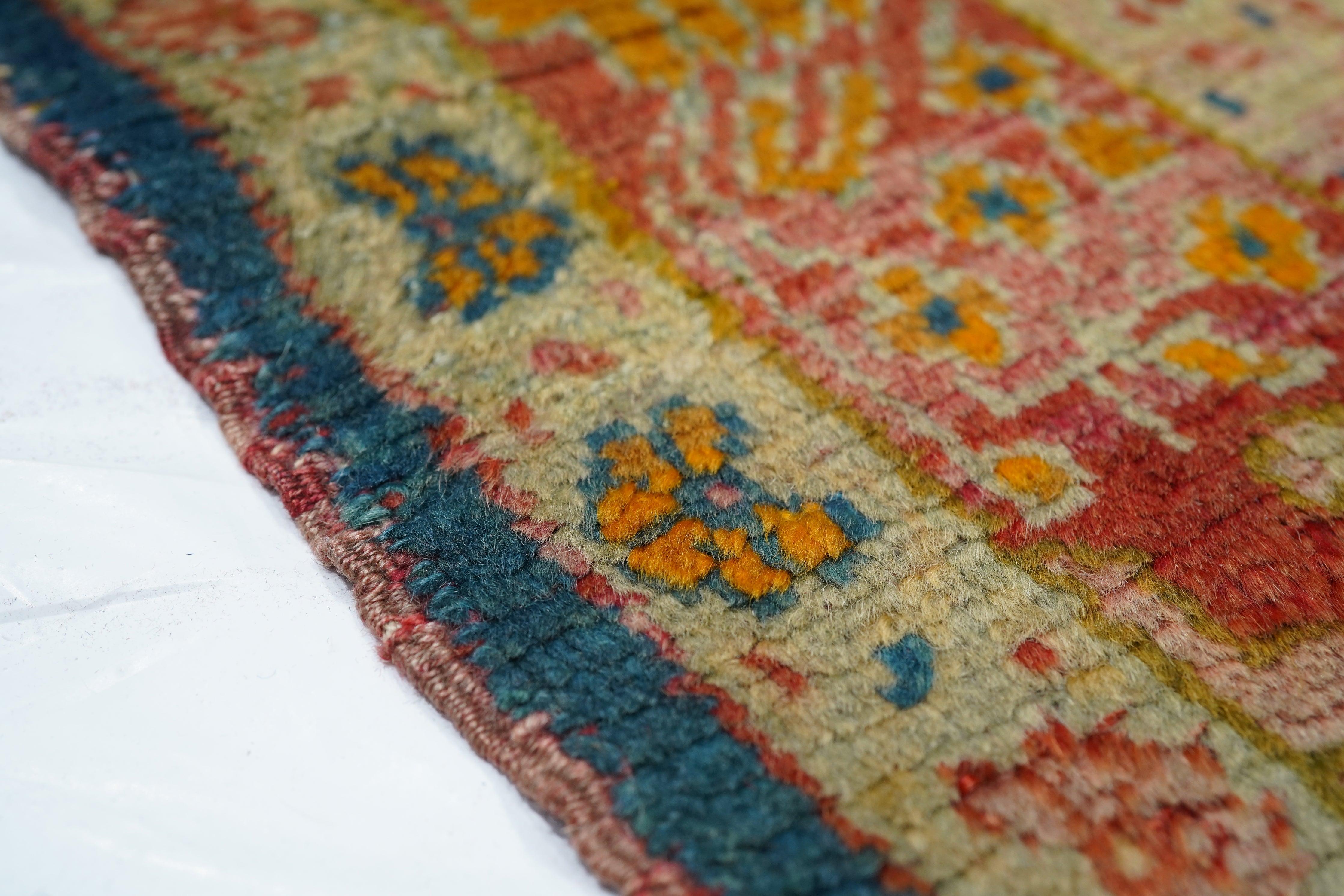 Annodato a mano Tappeto Oushak antico 3'3'' x 5'0'' in vendita