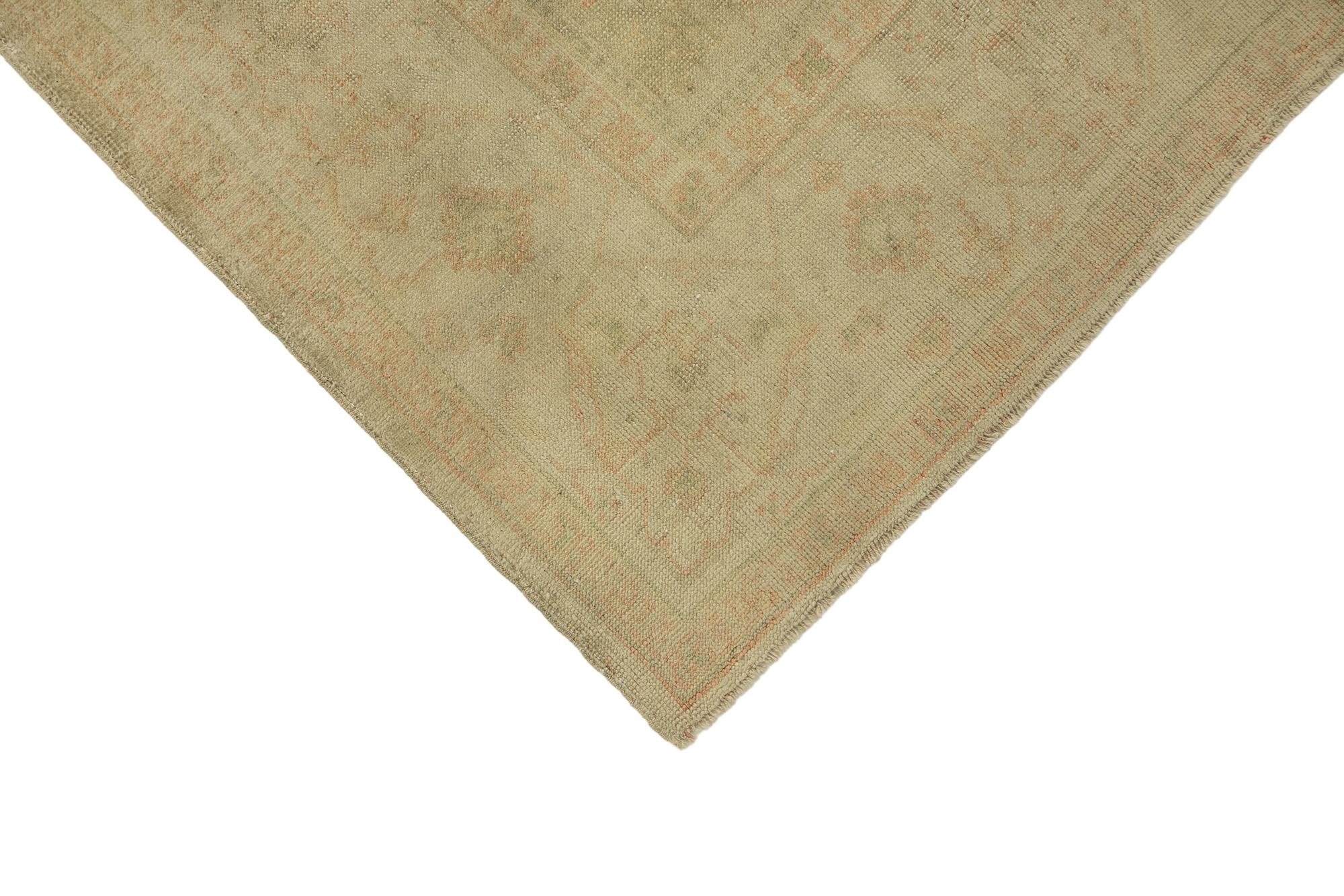 Tapis ancien d'Oushak (3,4x2,6m, 1900). Détails exquis (noués à la main). État moyen - En vente à North Bergen, NJ