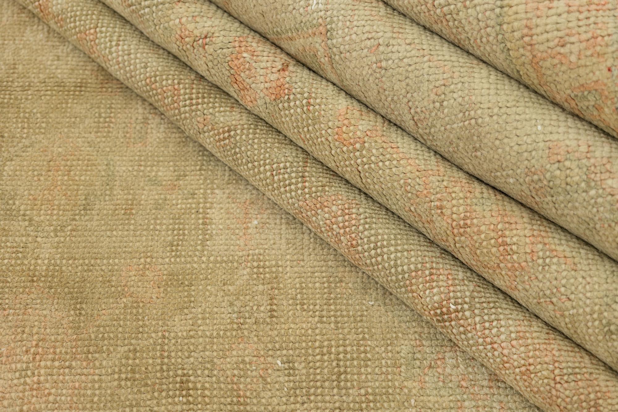 Tapis ancien d'Oushak (3,4x2,6m, 1900). Détails exquis (noués à la main). en vente 1