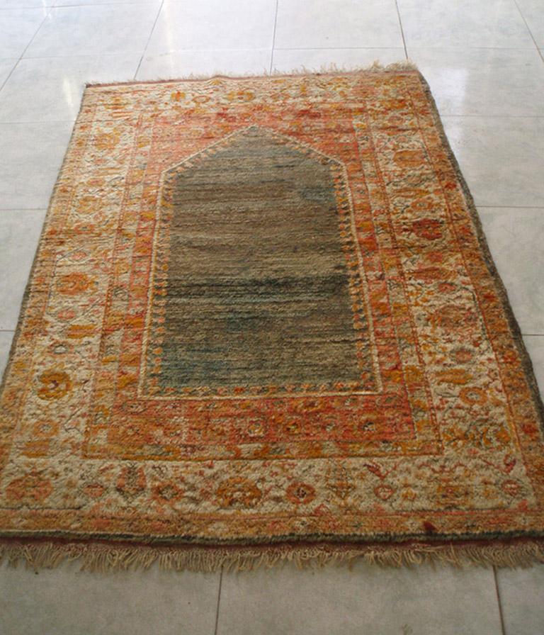 Wool 19th Century Turkish Angora Oushak Prayer Carpet ( 4' x 6' - 122 x 183 ) For Sale