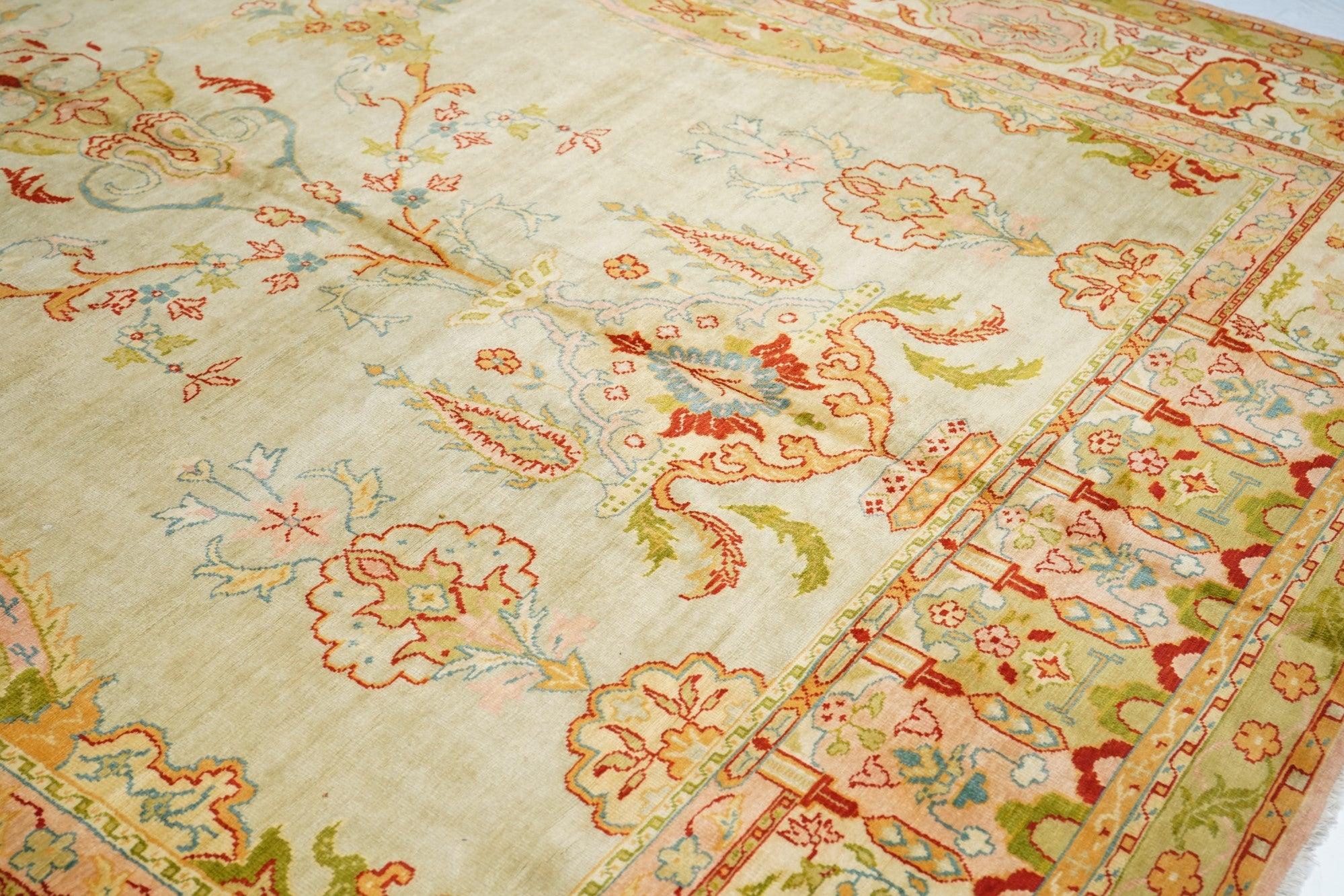 Antiker Oushak-Teppich 9'5'' x 14'5'' (19. Jahrhundert) im Angebot