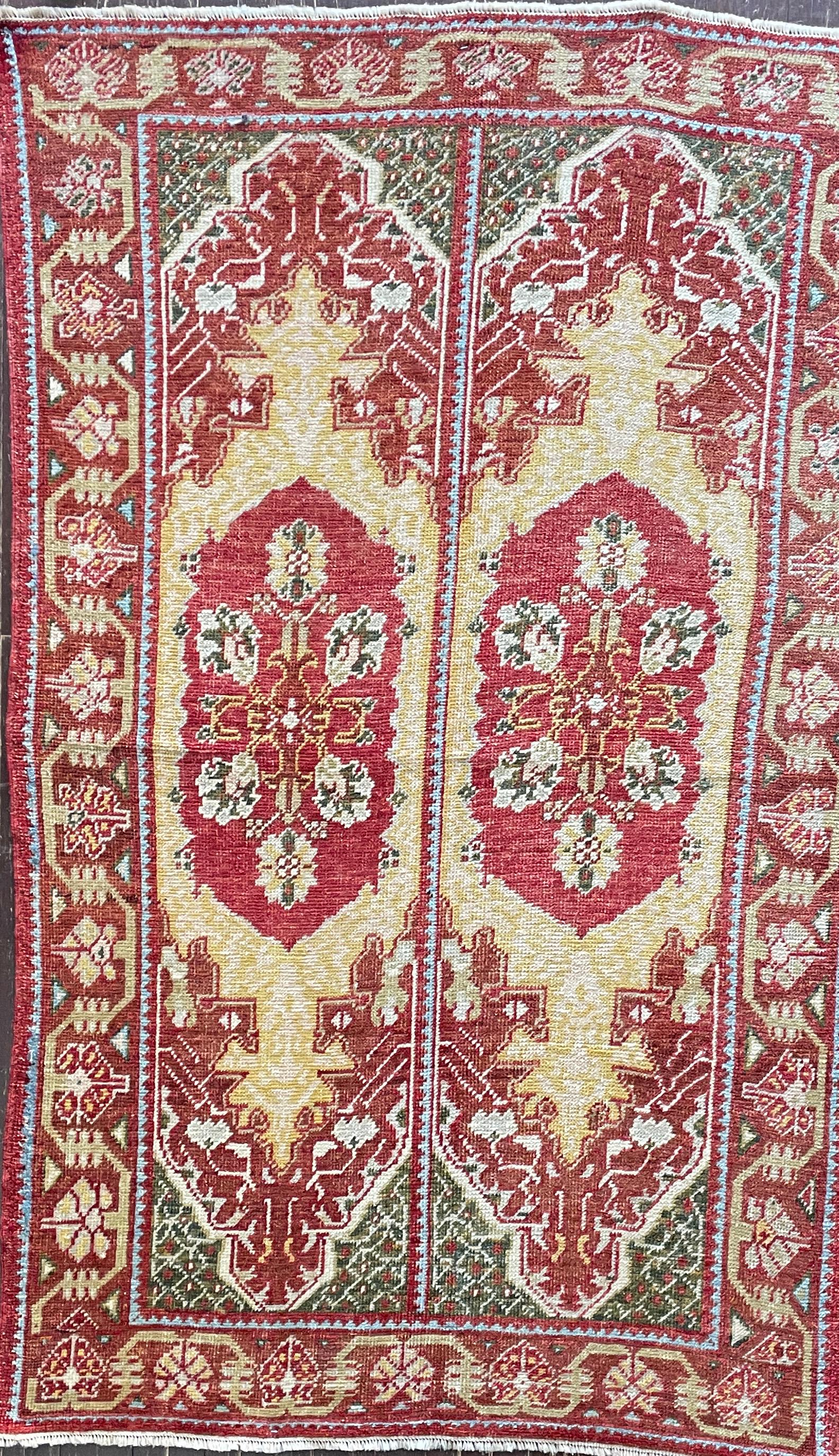 Antiker Oushak-Teppich, Doppelgebet, antik im Angebot 4