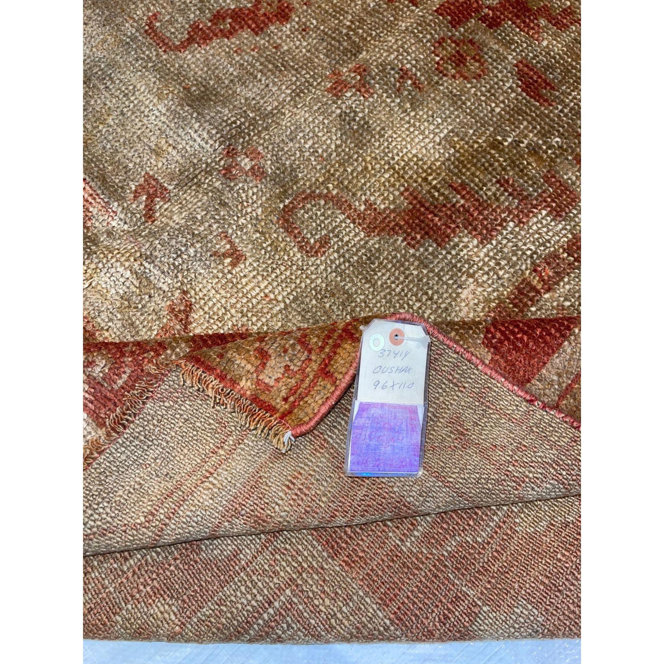 Antique Oushak Rug Floral Design In Good Condition For Sale In Los Angeles, US